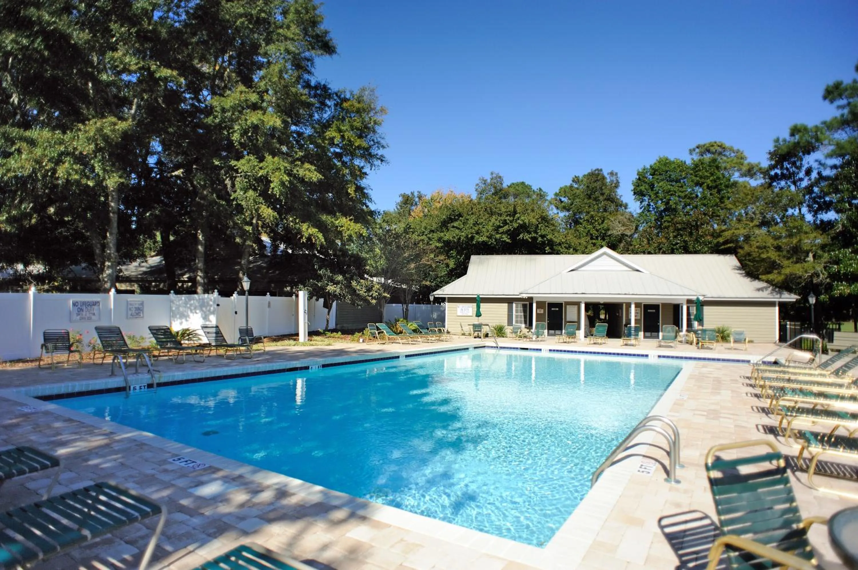 Swimming Pool in Pawleys Plantation Golf & Country Club
