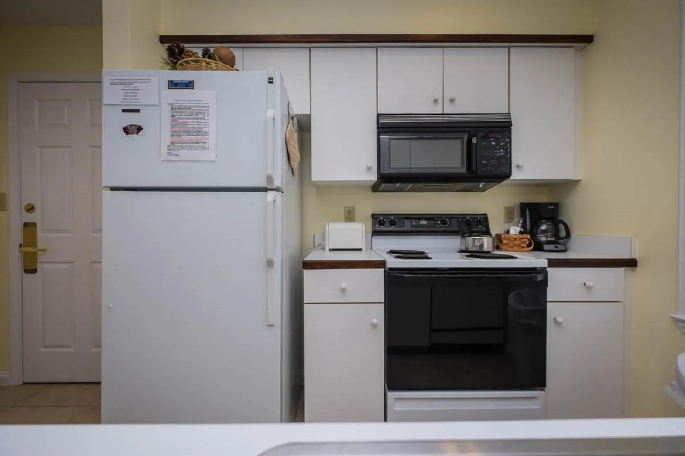 Kitchen/Kitchenette in Pawleys Plantation Golf & Country Club