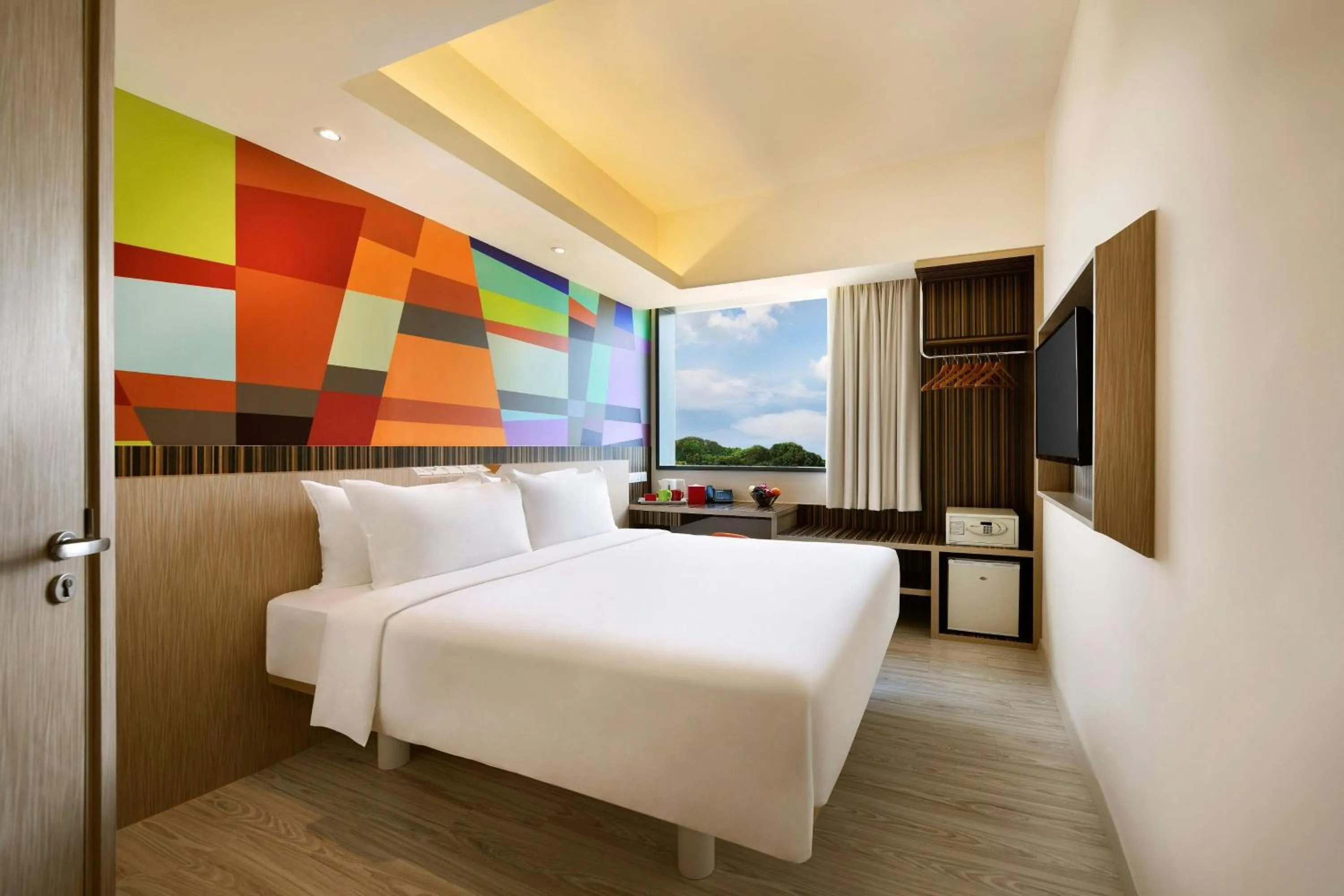 Photo of the whole room, Bed in Genting Hotel Jurong