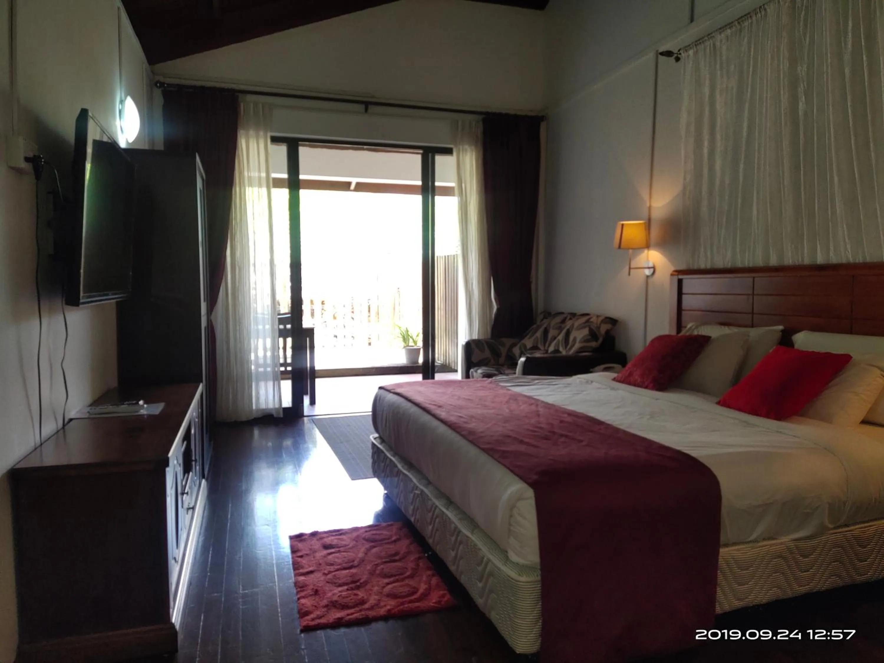 Photo of the whole room, Bed in Nabalu Kundasang