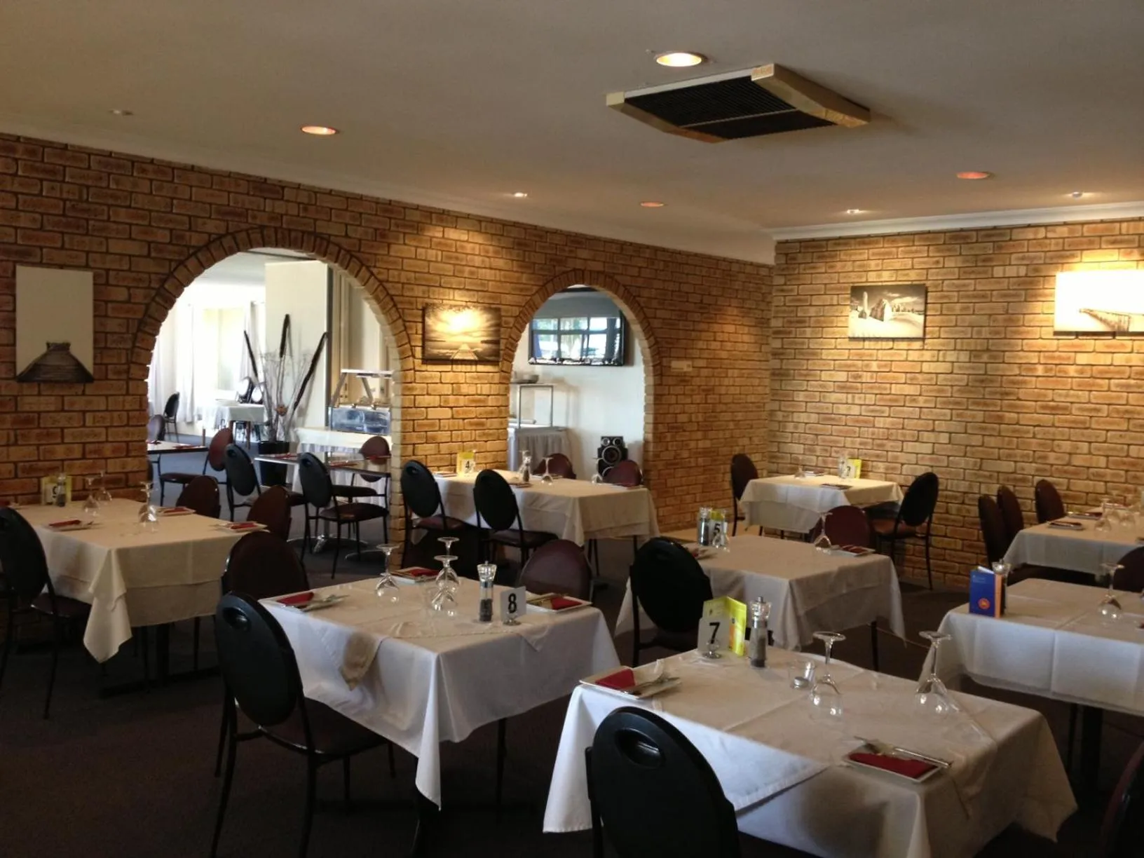 Restaurant/places to eat in Cervantes Pinnacles Motel