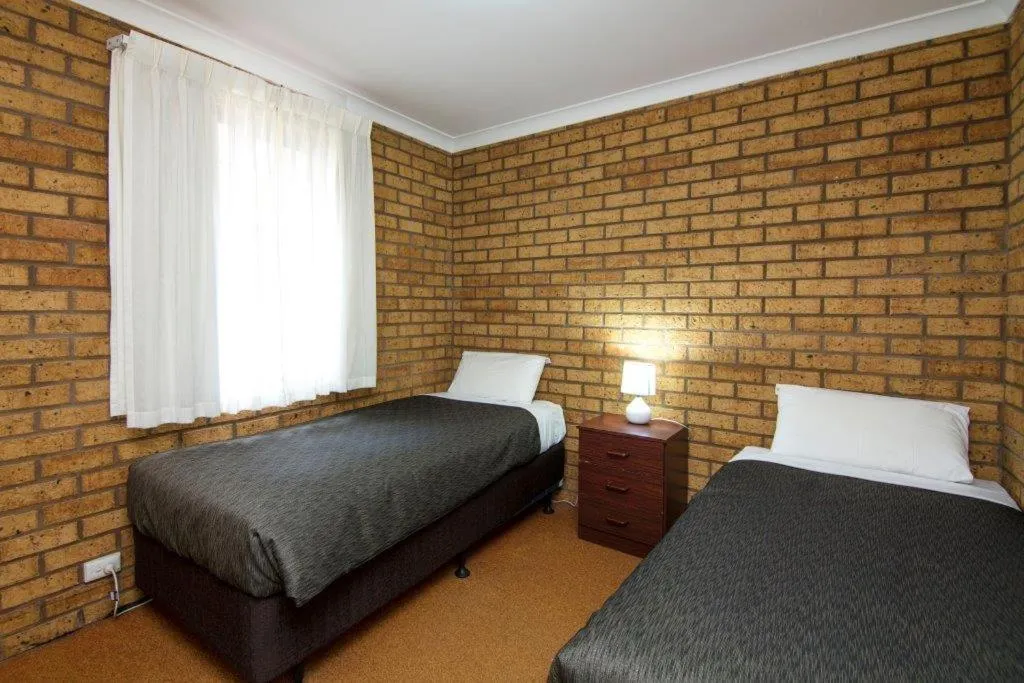 Bed in Cervantes Pinnacles Motel