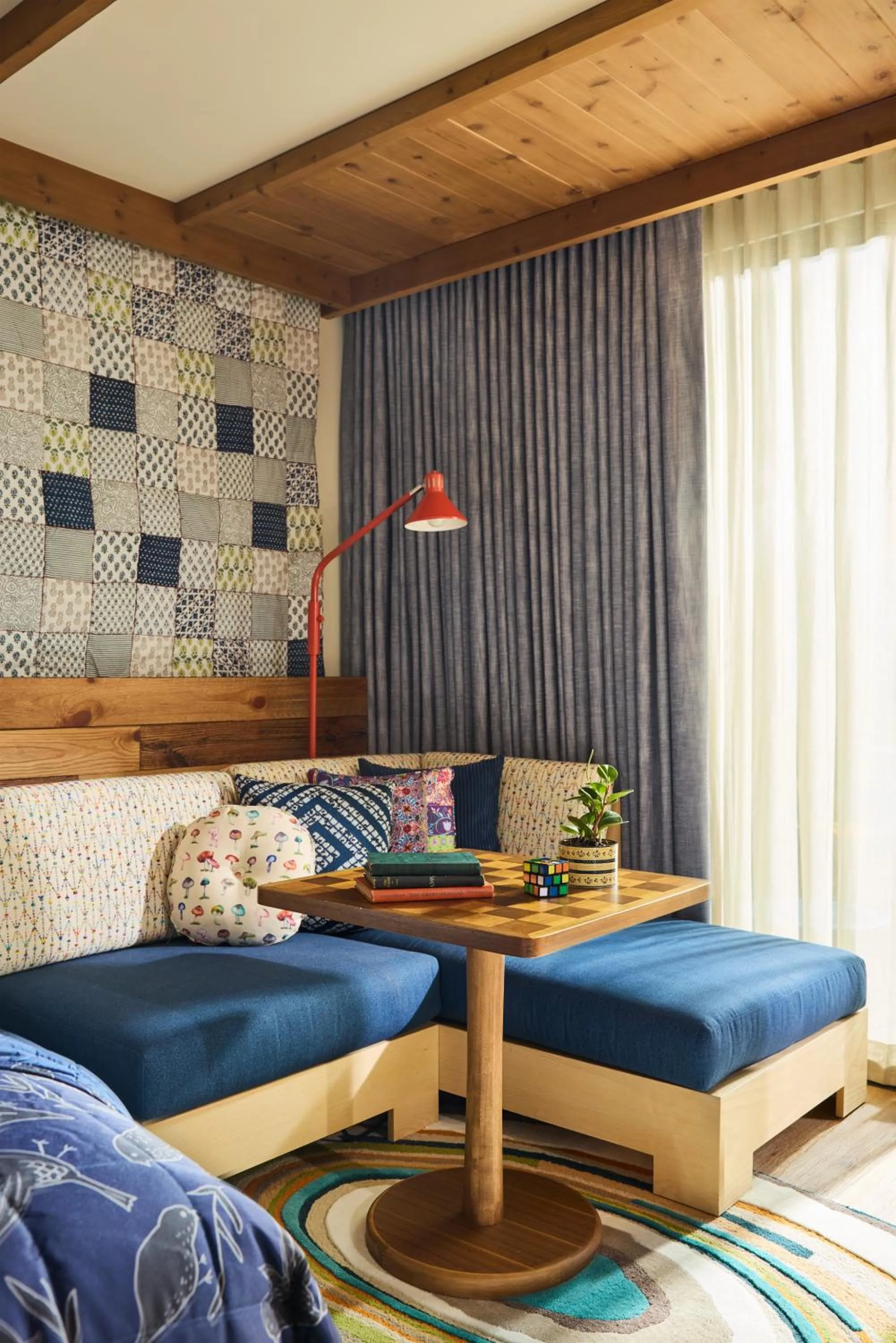 Seating area in Treehouse Hotel Silicon Valley