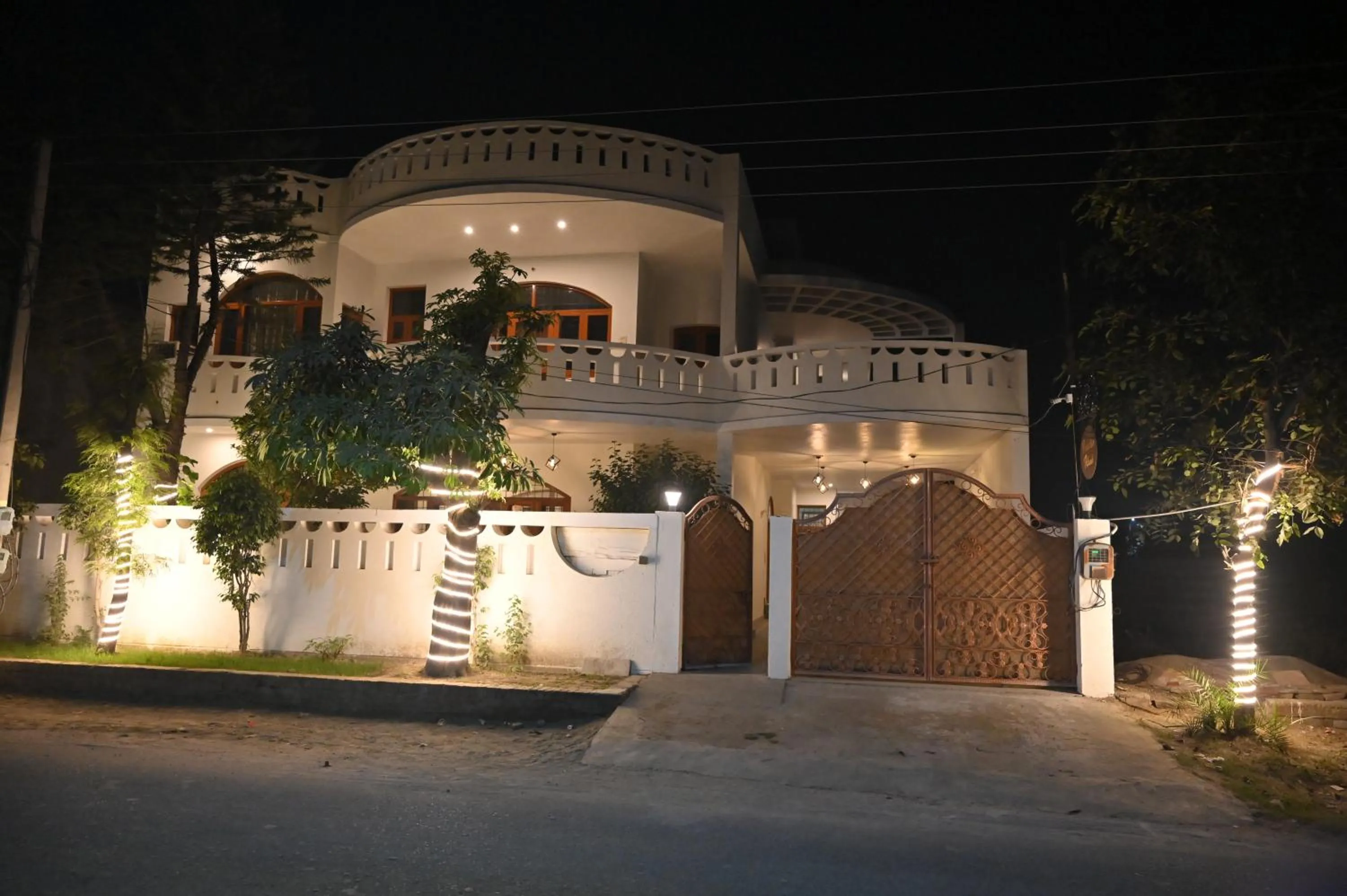 Facade/entrance in Paradise Island