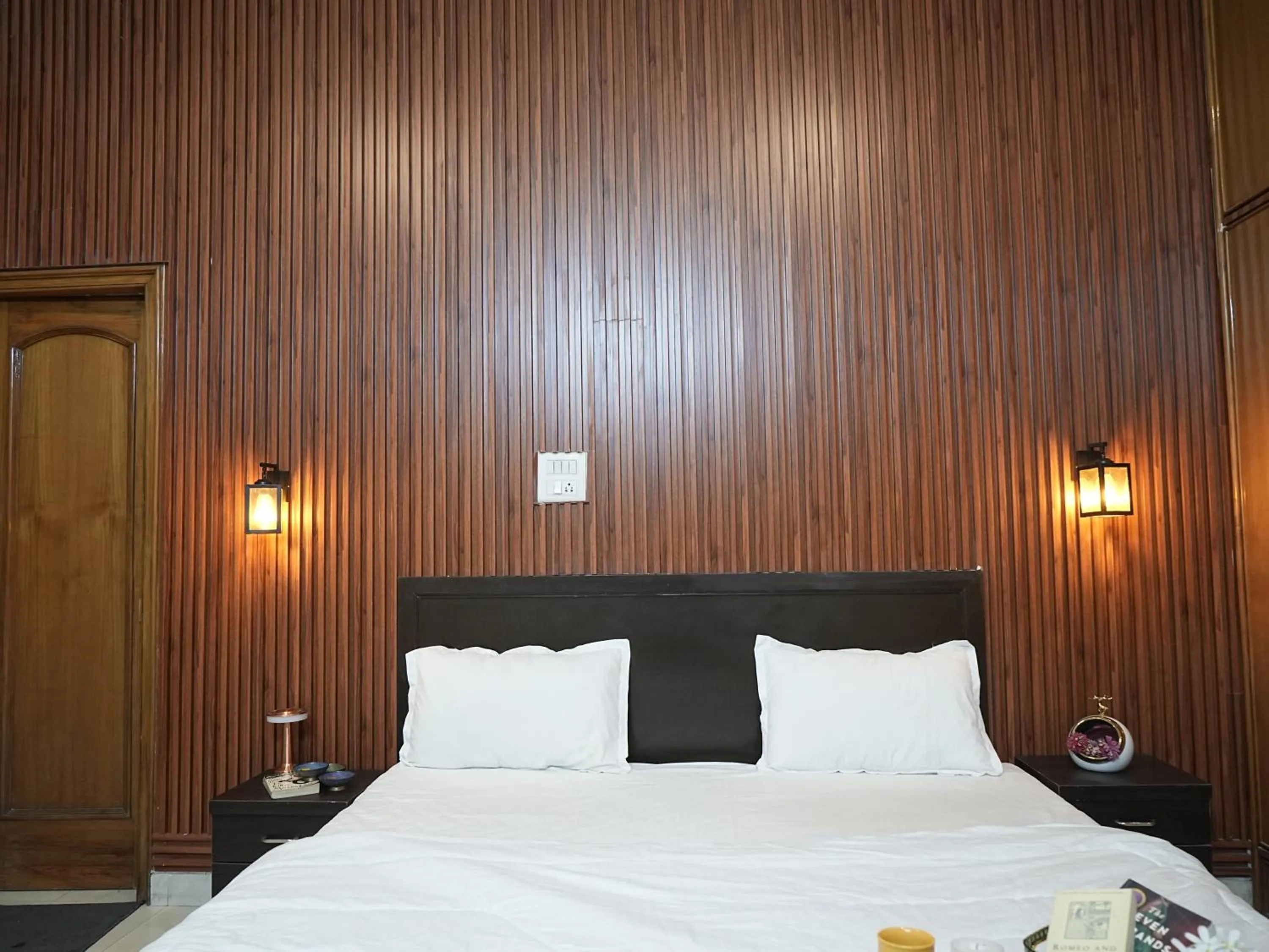 Bed in Paradise Island