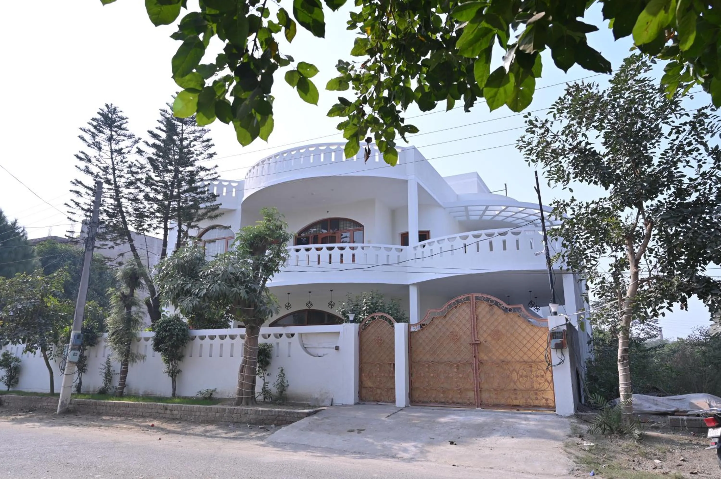 Property building in Paradise Island