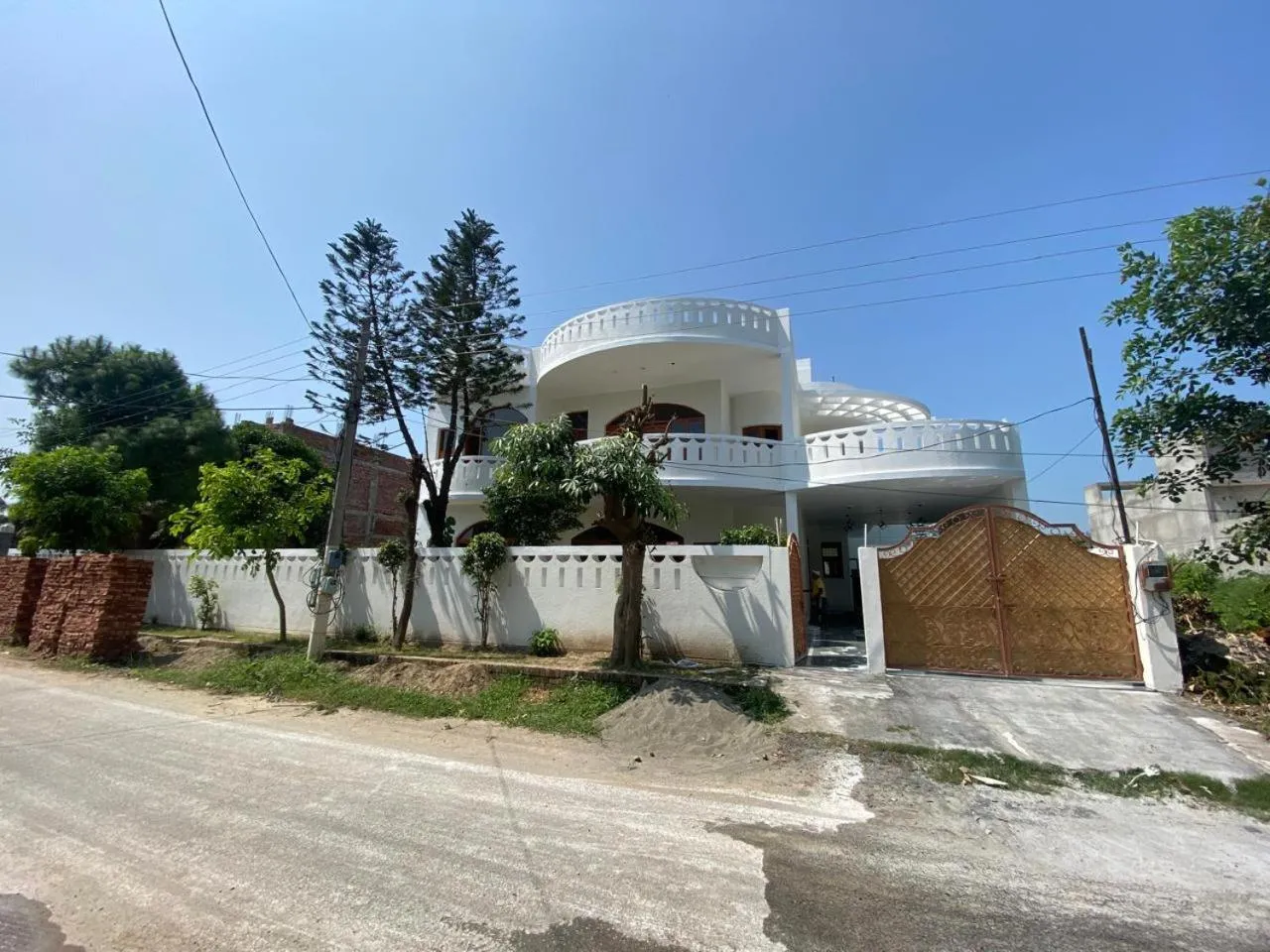 Property building in Paradise Island