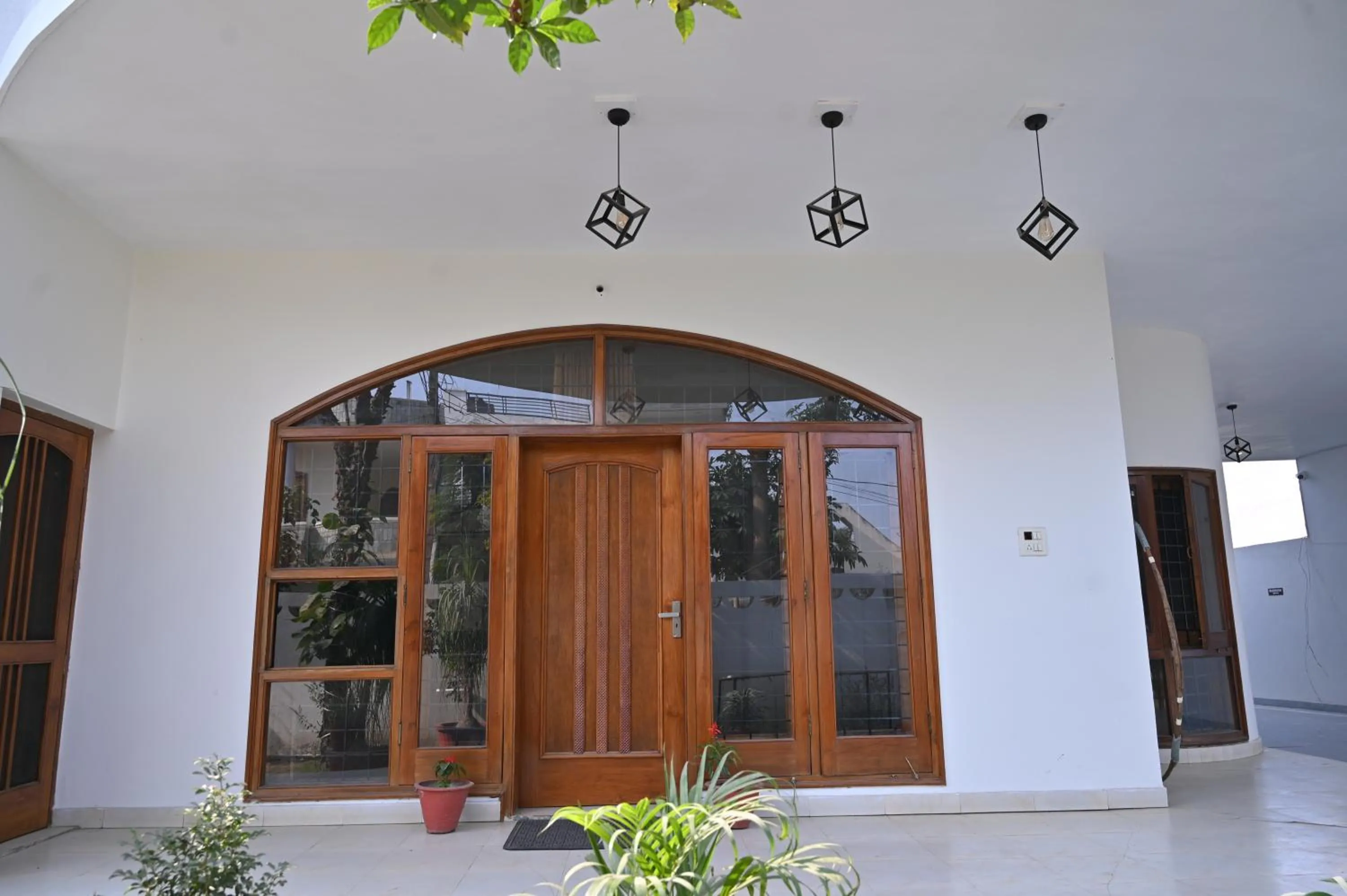Facade/entrance in Paradise Island