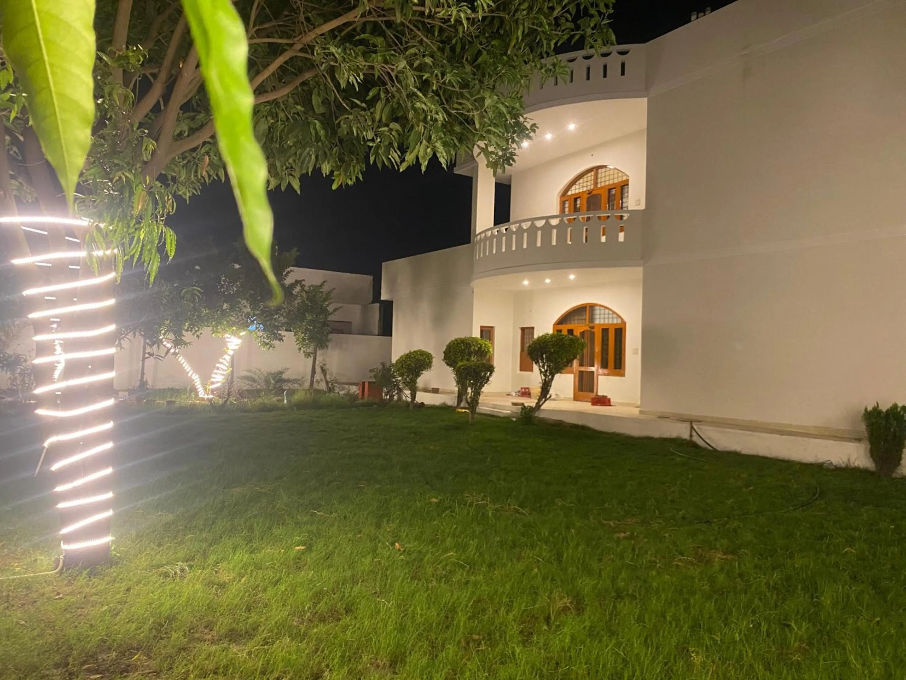 Property building in Paradise Island