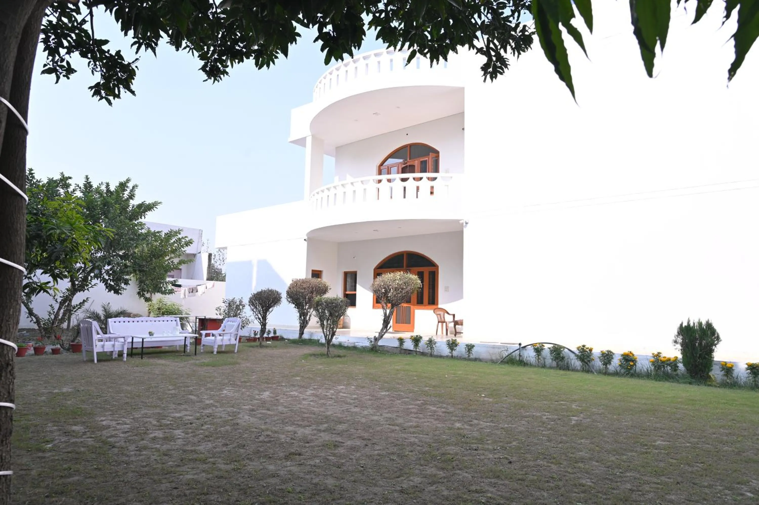 Property building in Paradise Island