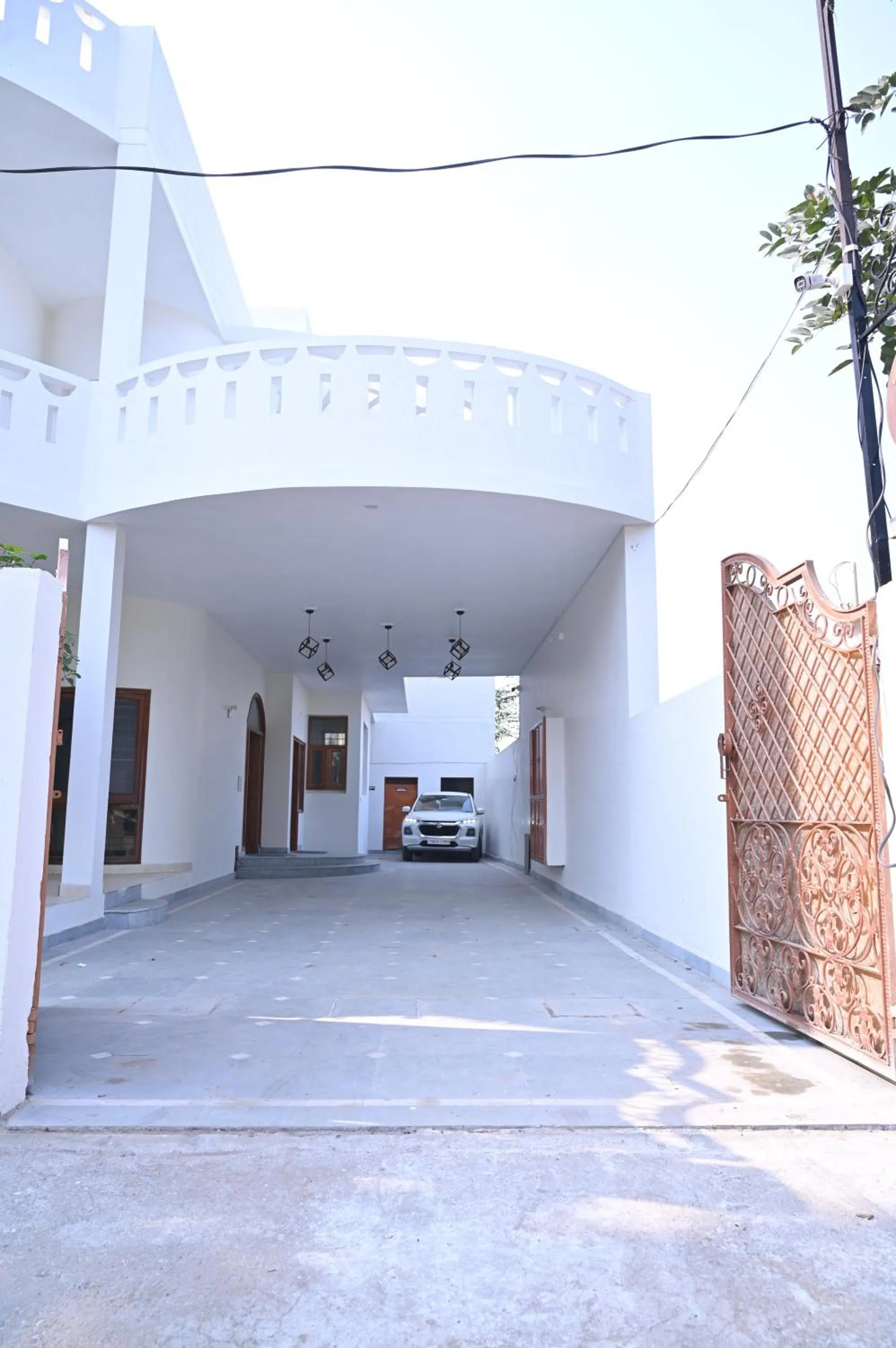 Property building in Paradise Island