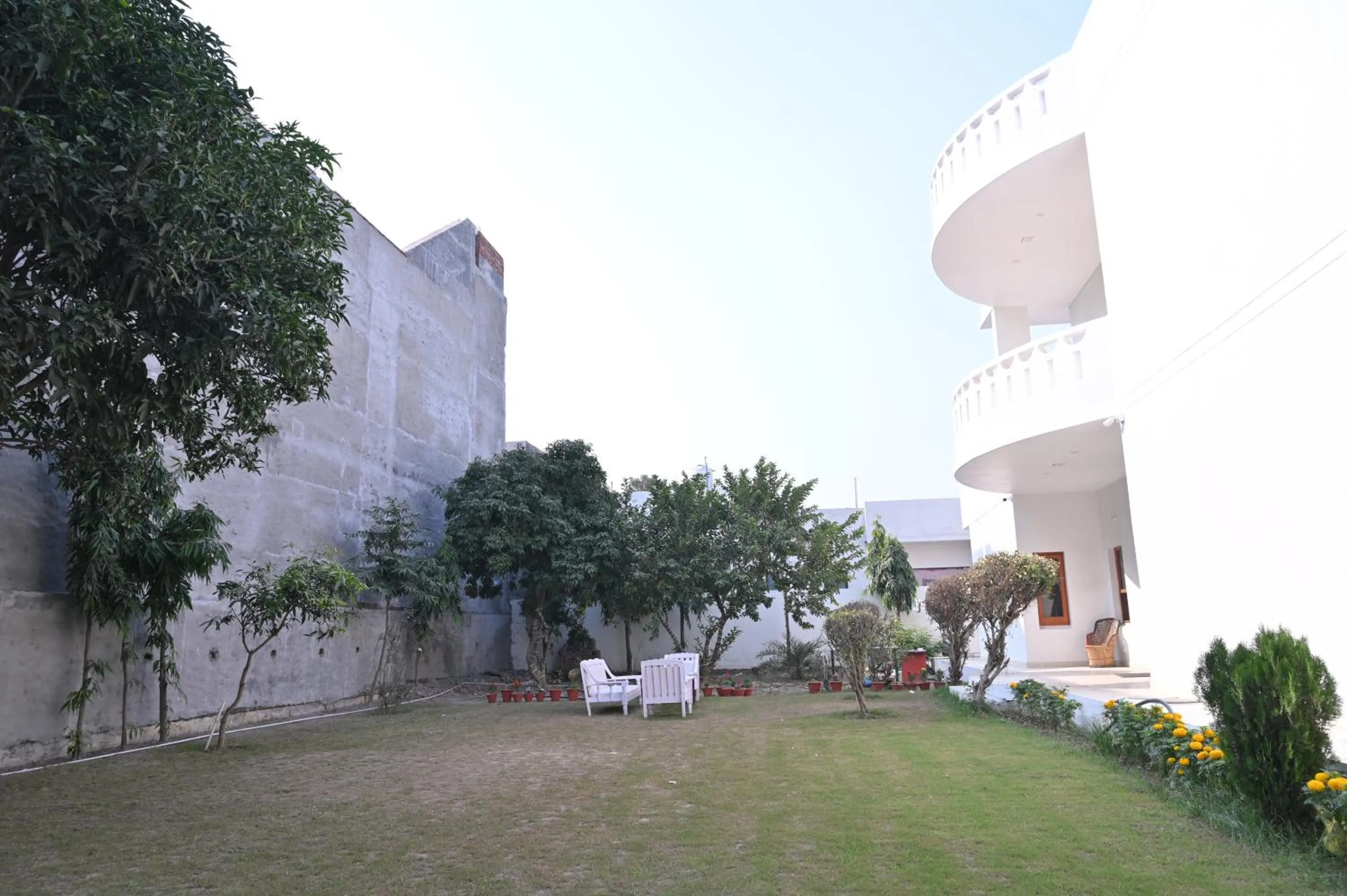 Property building in Paradise Island