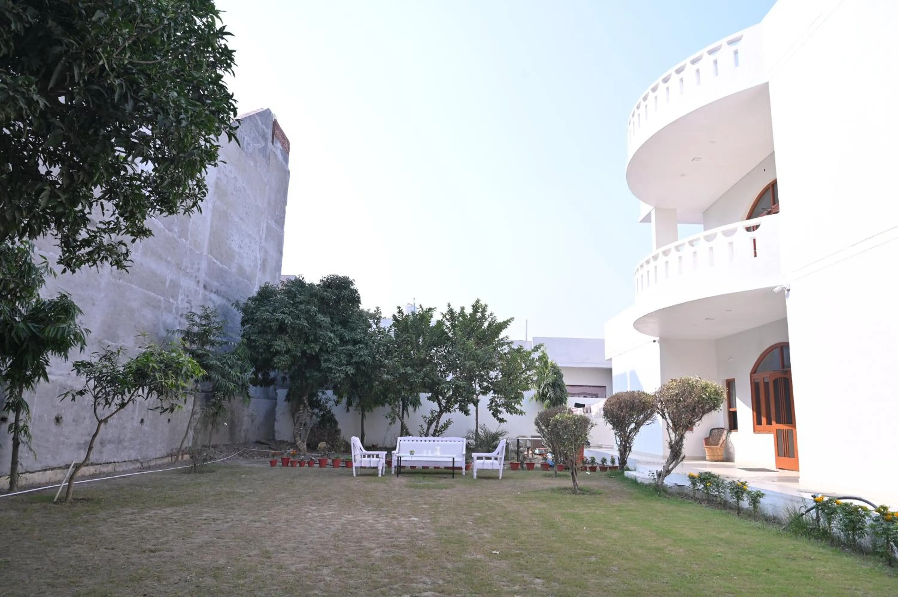 Property building in Paradise Island