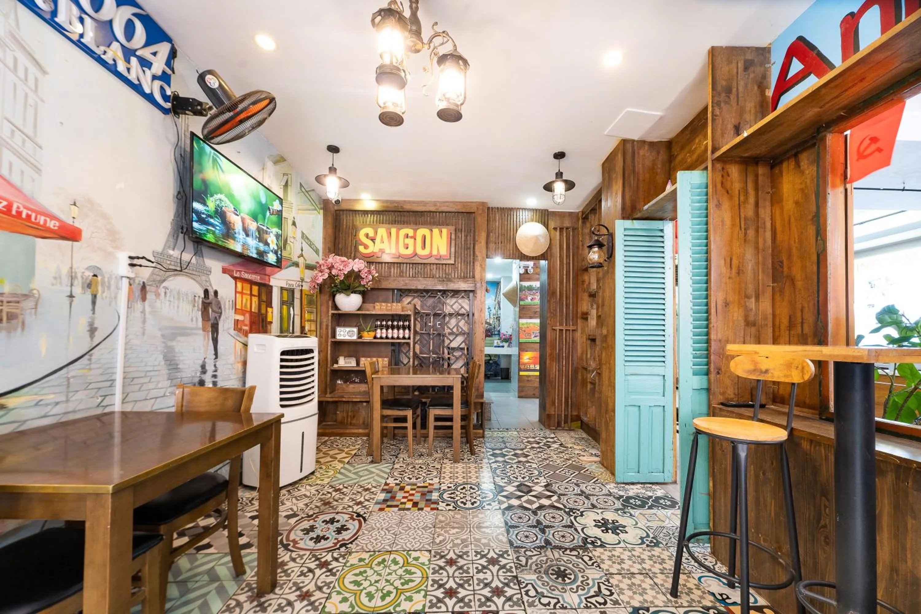 Communal lounge/ TV room in Galaxy Boutique Sai Gon Central Hotel