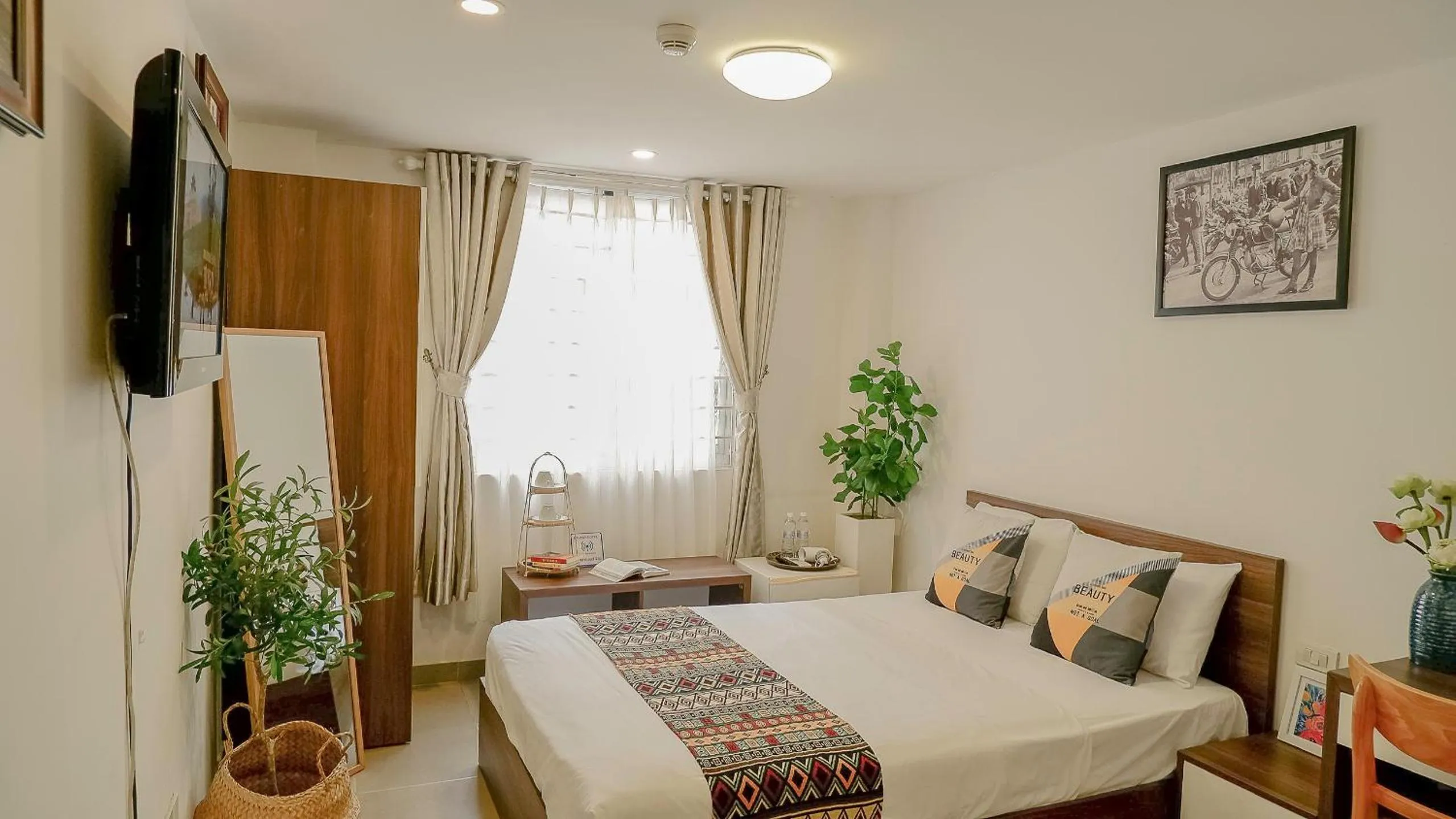 Bedroom, Bed in Galaxy Boutique Sai Gon Central Hotel