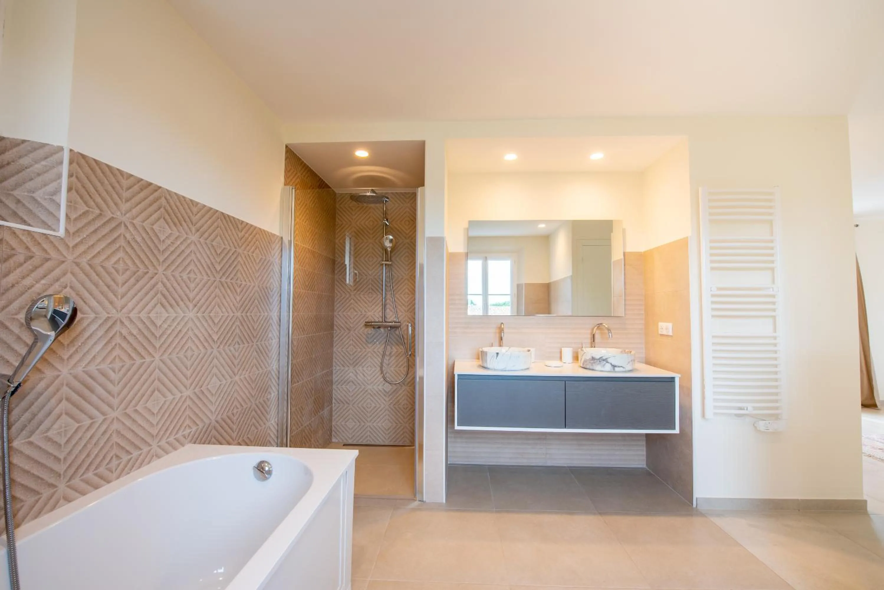 Shower in Villa le Roi Soleil