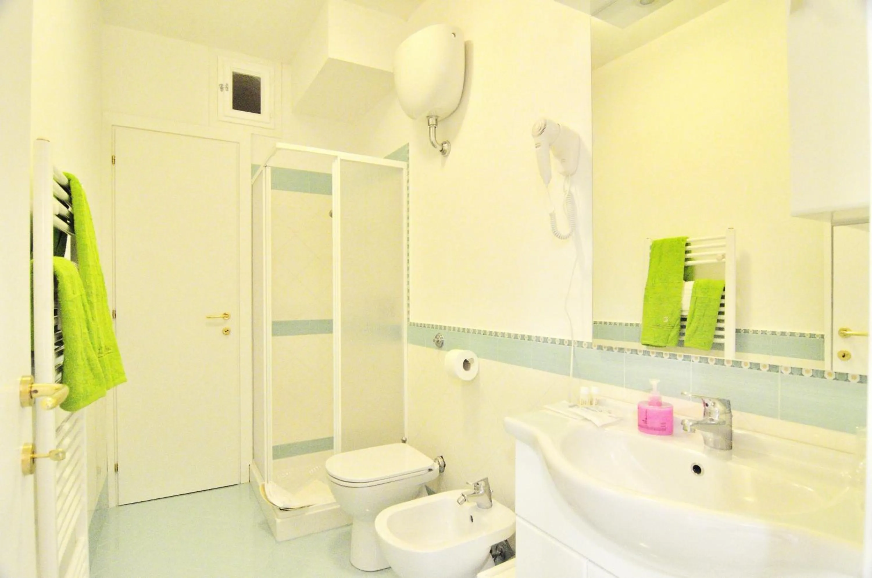 Bathroom in Lemon Flats Sorrento