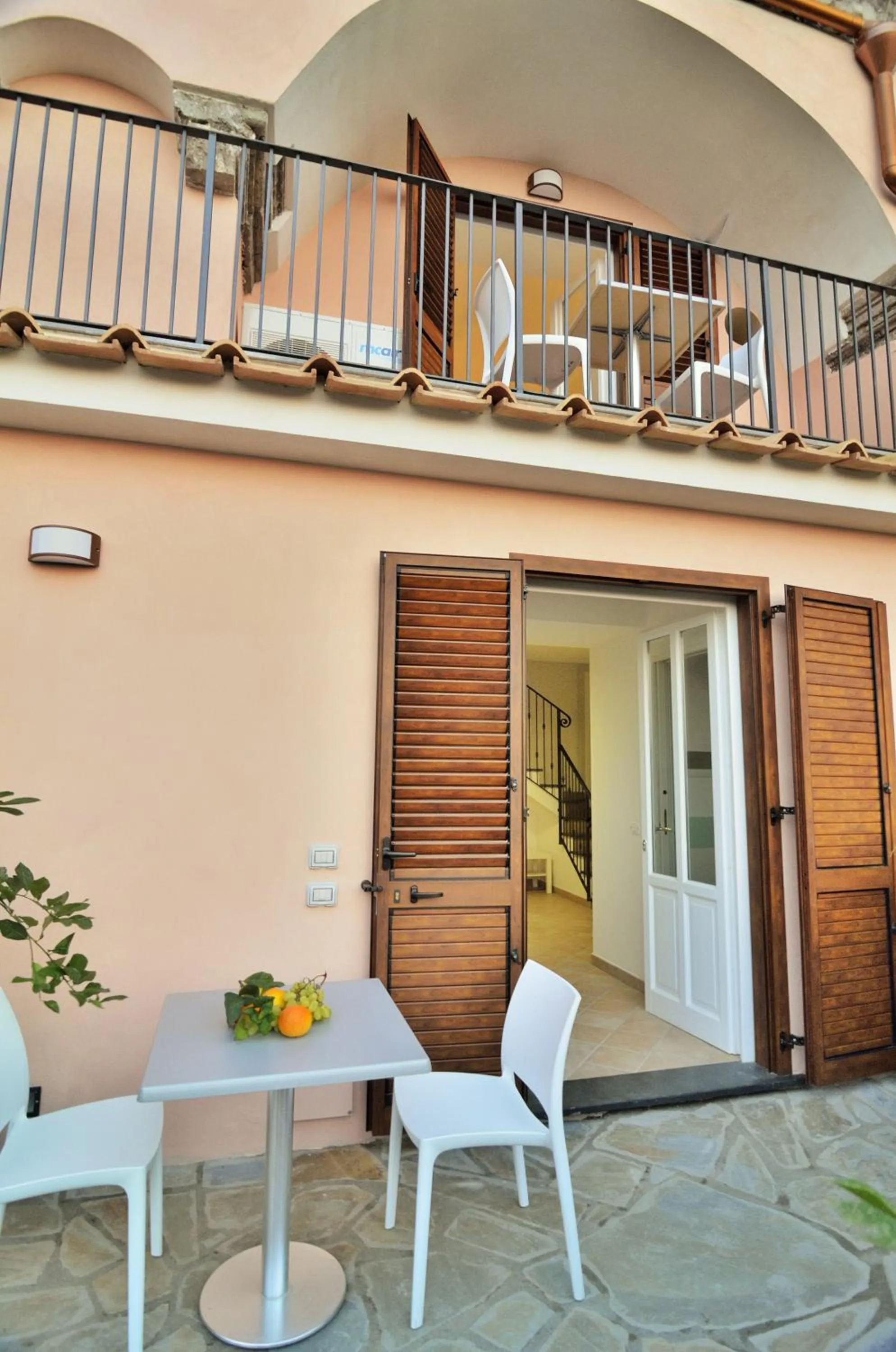 Facade/entrance in Lemon Flats Sorrento