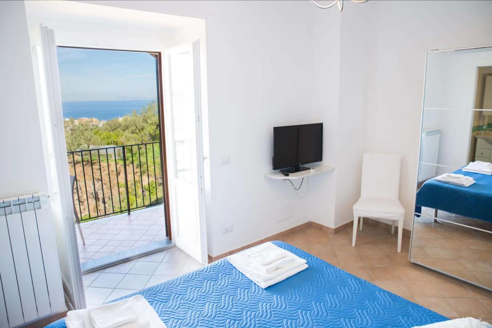 Bedroom, Bed in Lemon Flats Sorrento