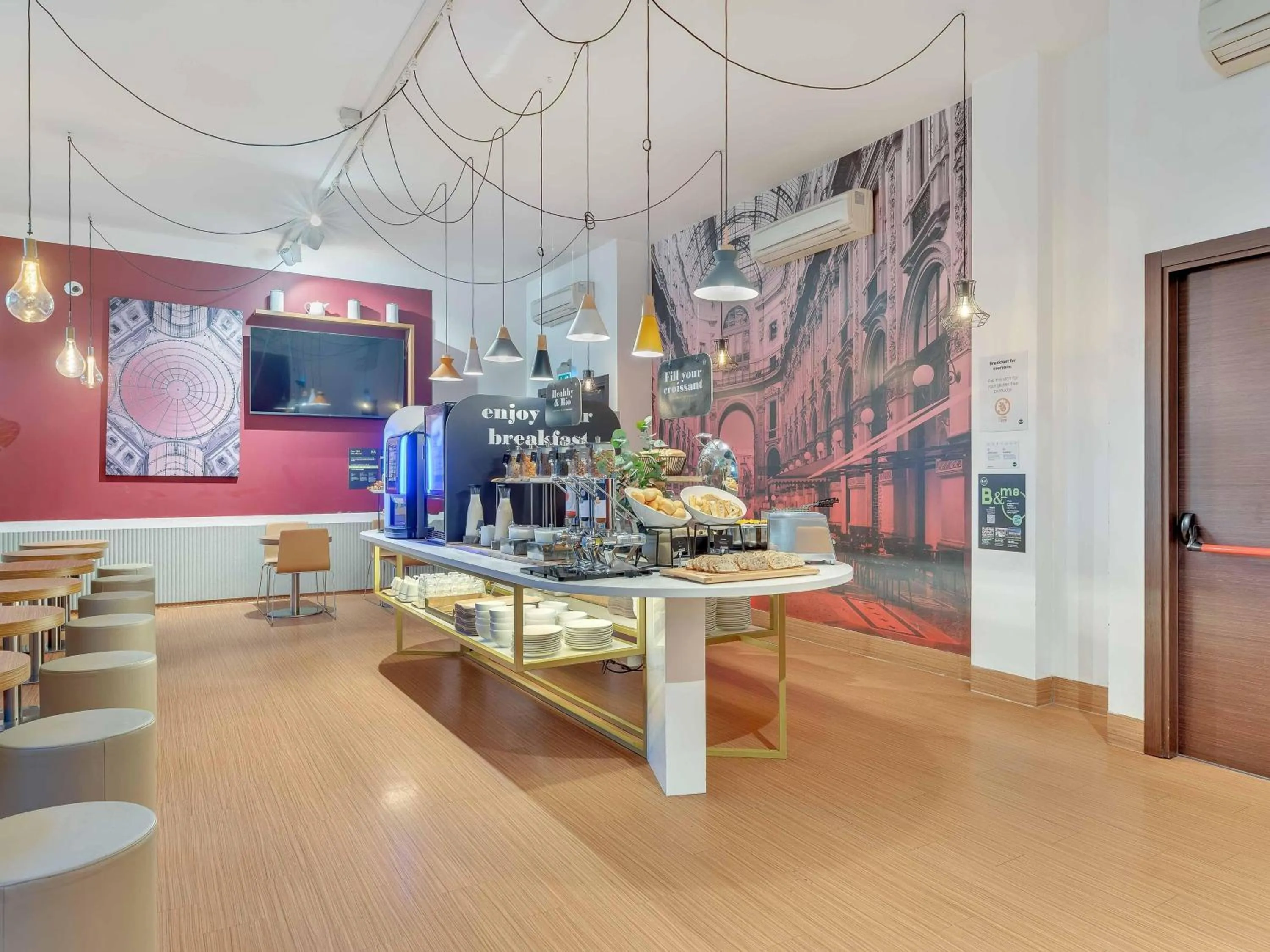 Lobby or reception in B&B Hotel Milano Sant'Ambrogio