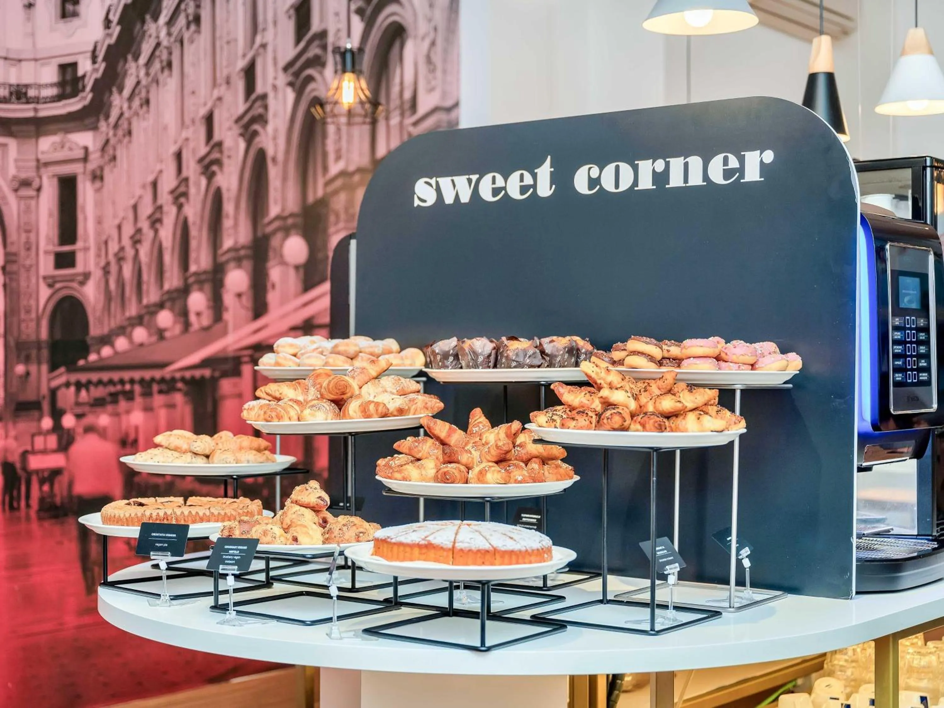 Restaurant/places to eat in B&B Hotel Milano Sant'Ambrogio