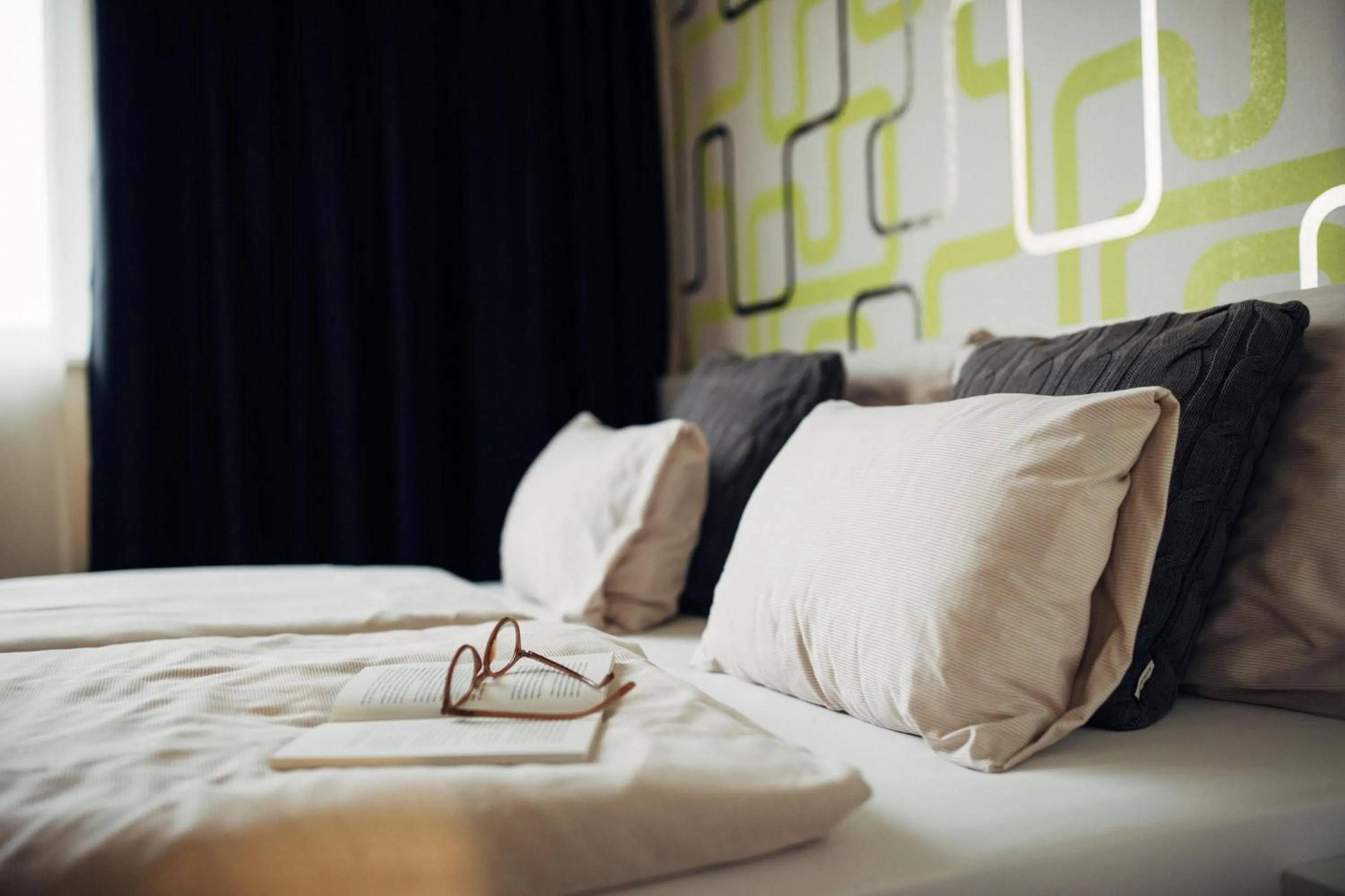 Photo of the whole room, Bed in harry's home München hotel & apartments