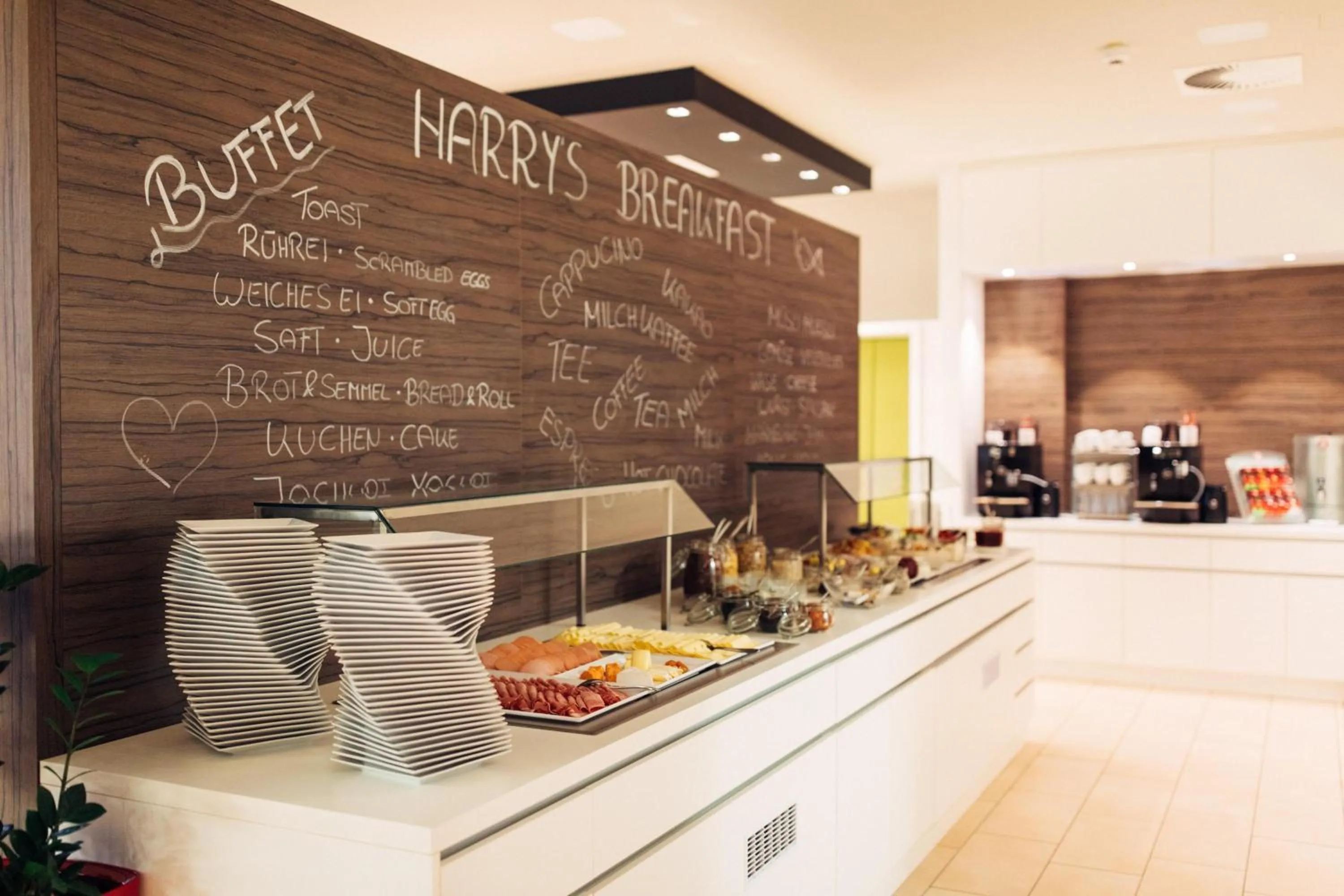 Restaurant/places to eat in harry's home München hotel & apartments