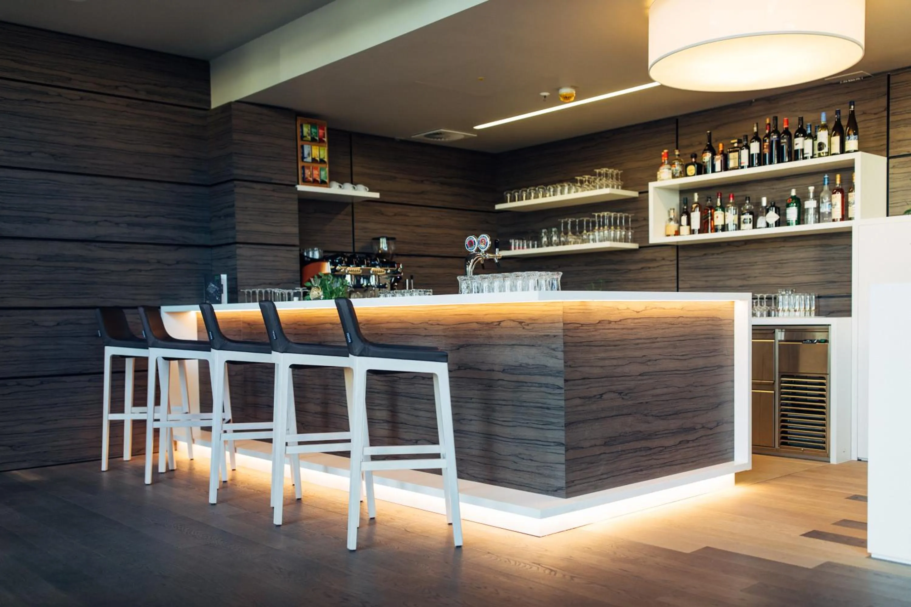 Lounge or bar in harry's home München hotel & apartments