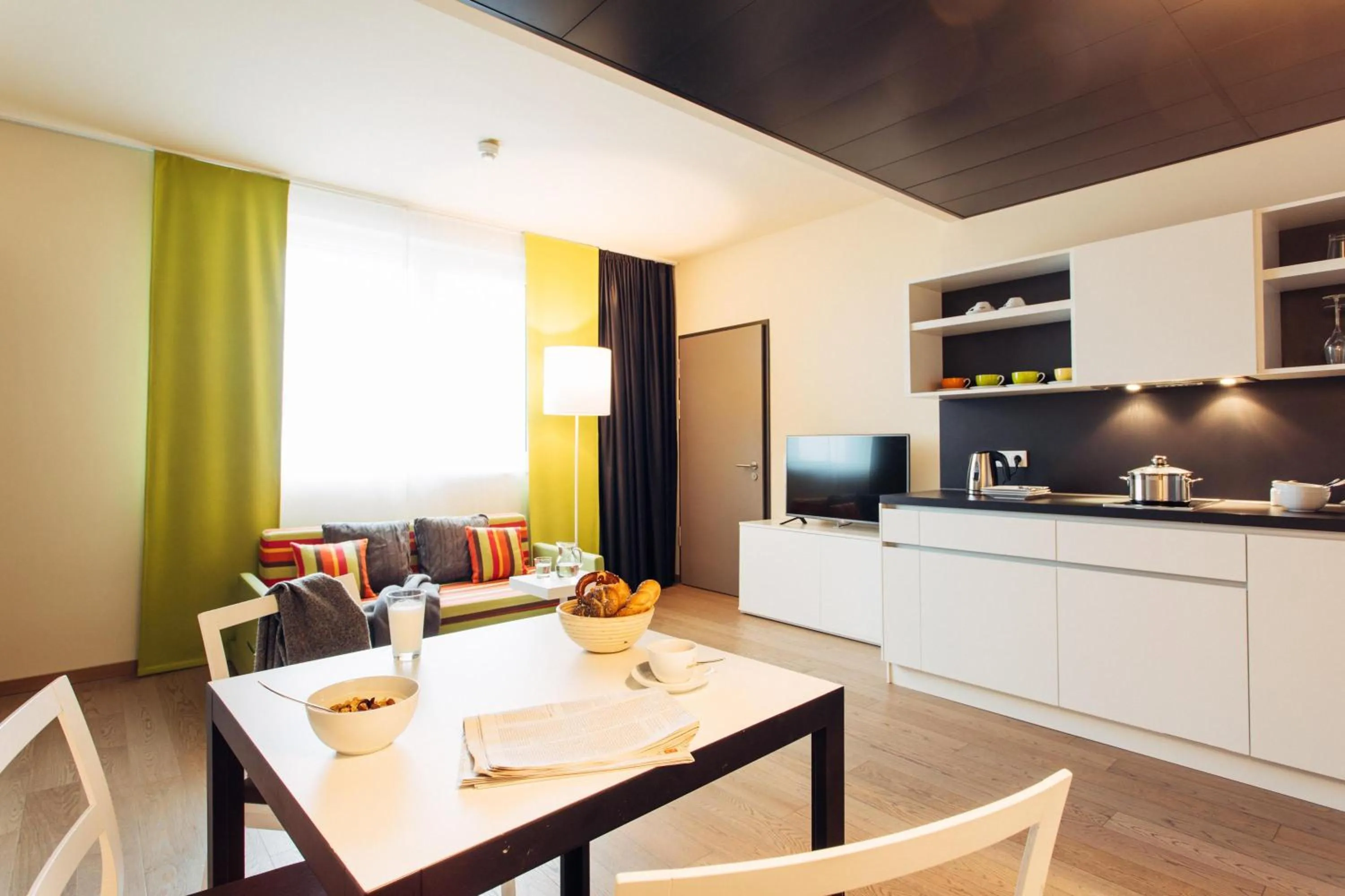 Photo of the whole room in harry's home München hotel & apartments