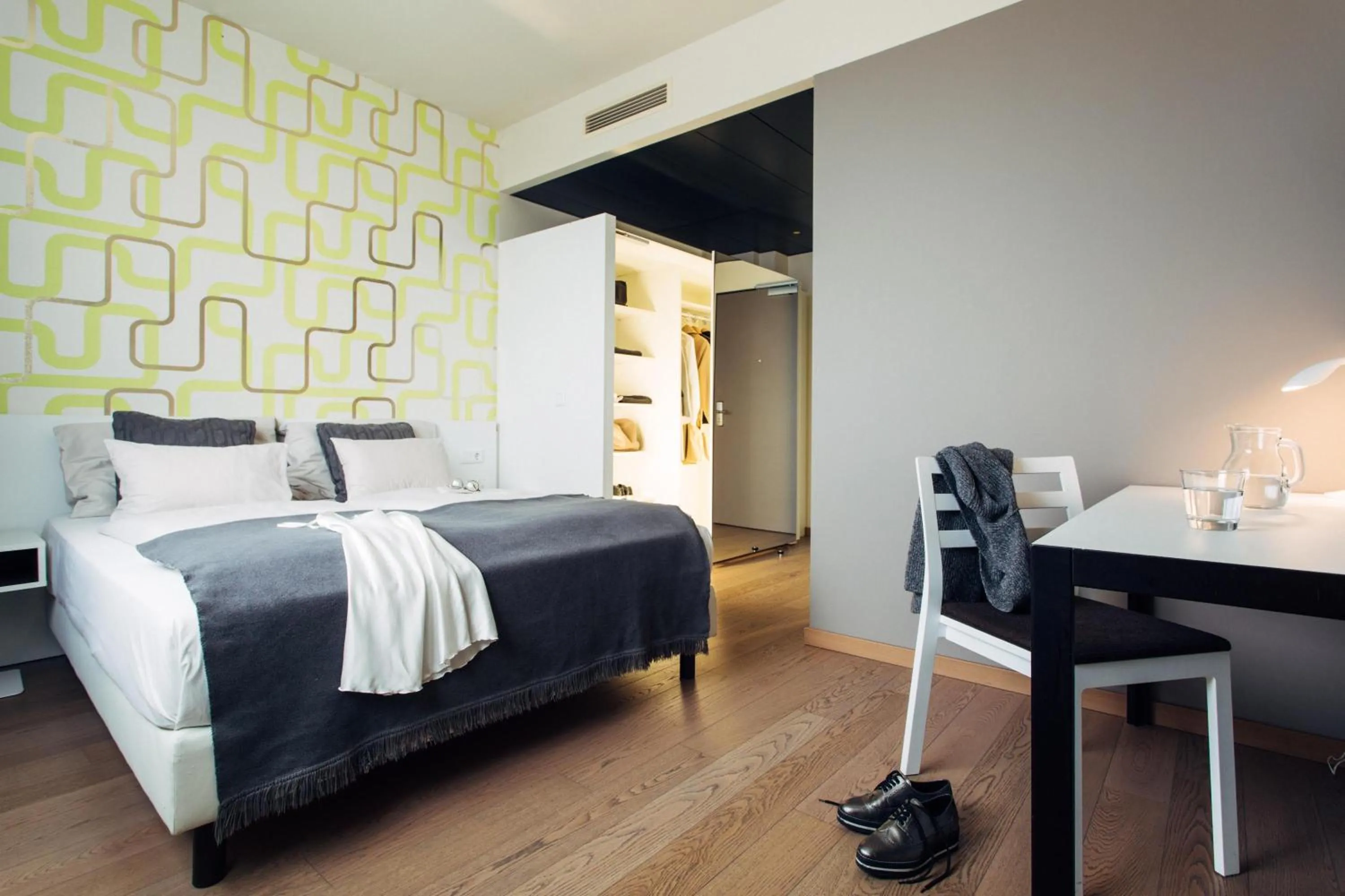 Photo of the whole room, Bed in harry's home München hotel & apartments