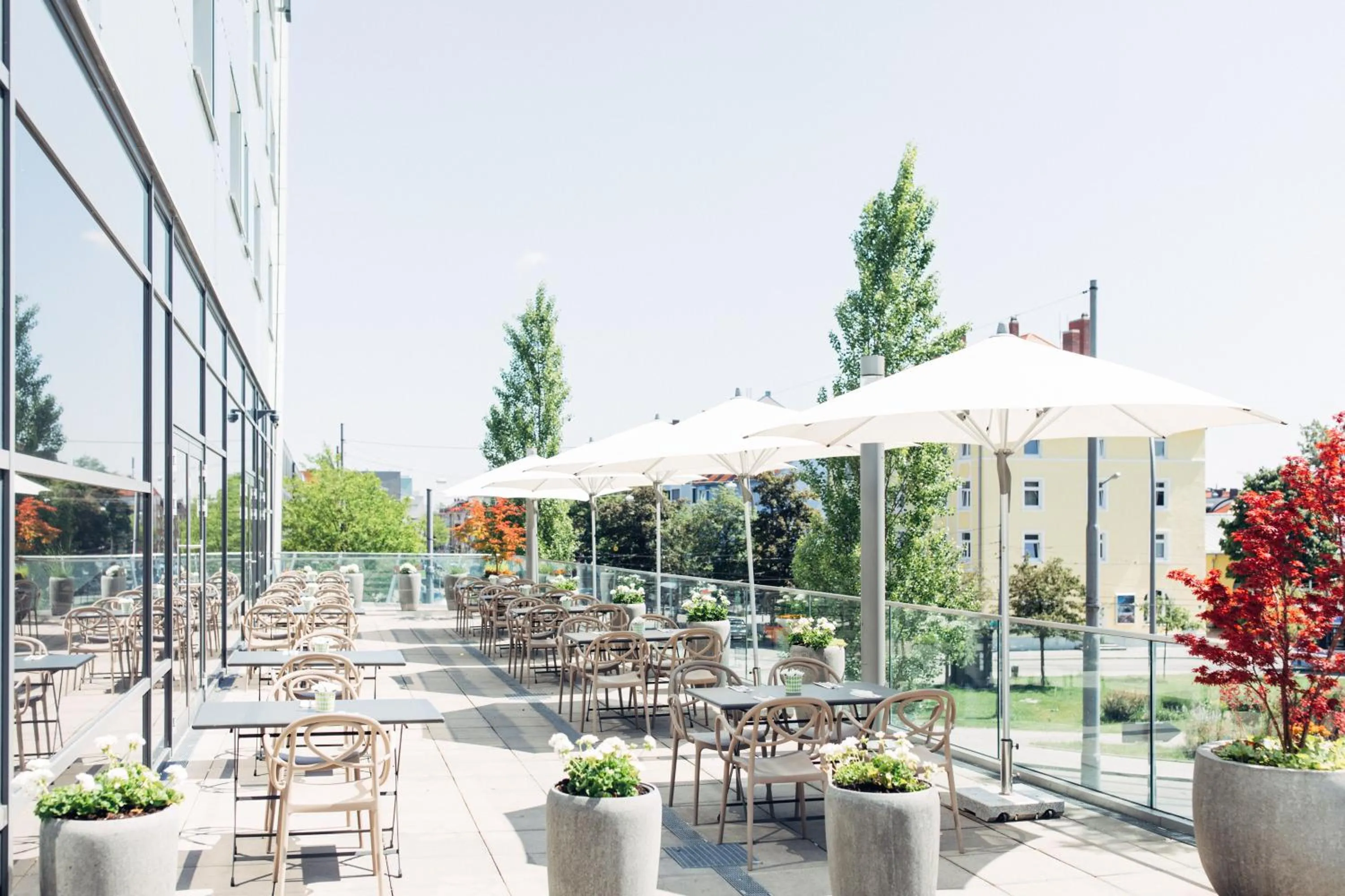 Restaurant/places to eat in harry's home München hotel & apartments