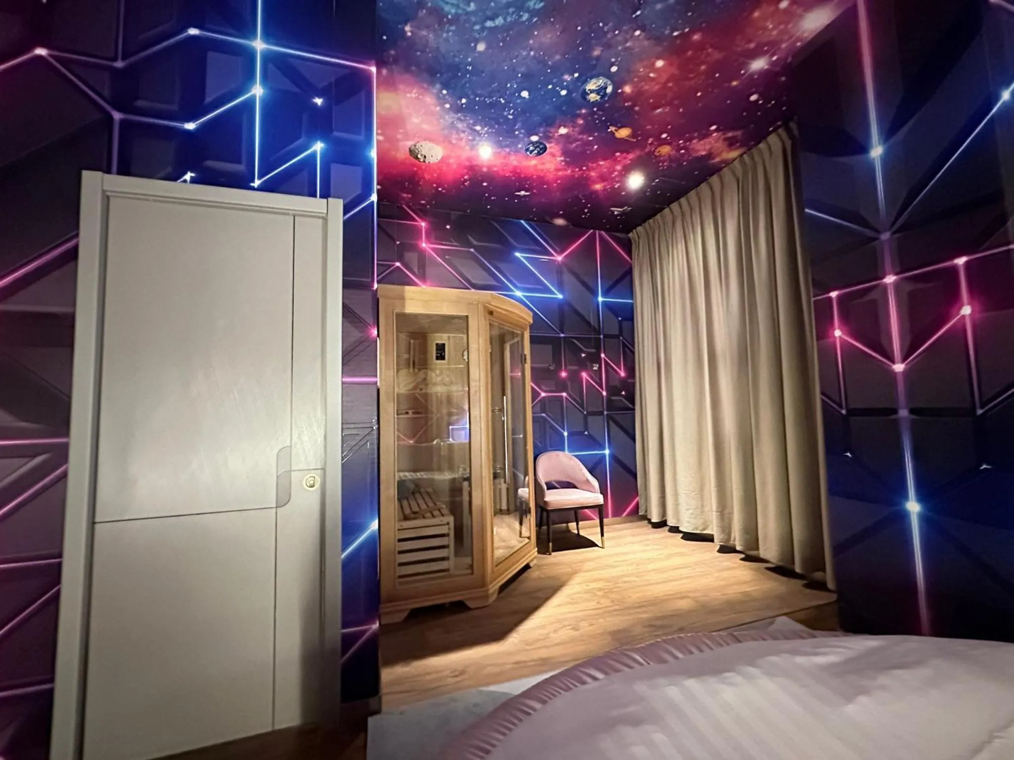 Sauna, Bed in Hotel Royal