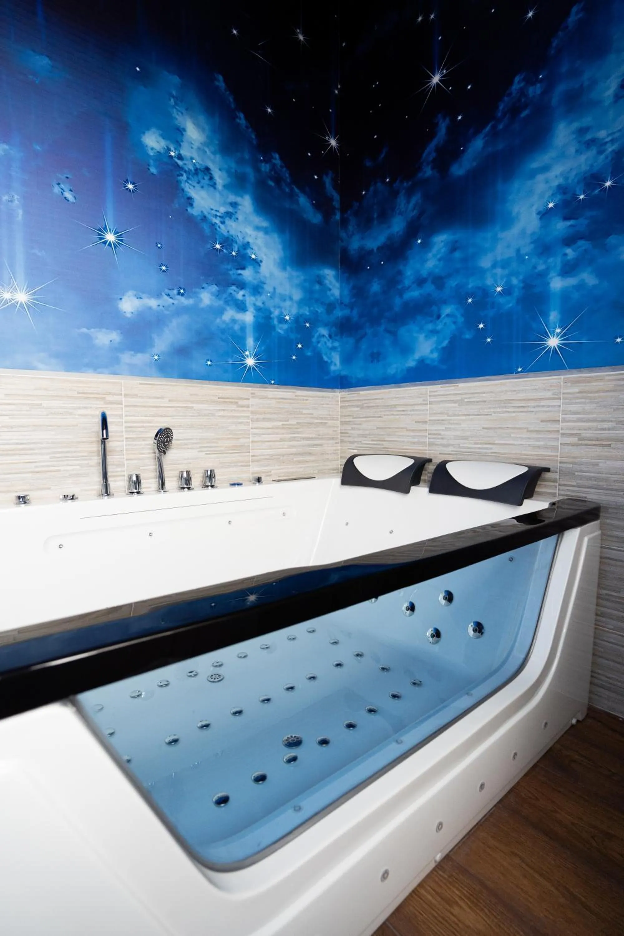 Hot Tub in Hotel Royal