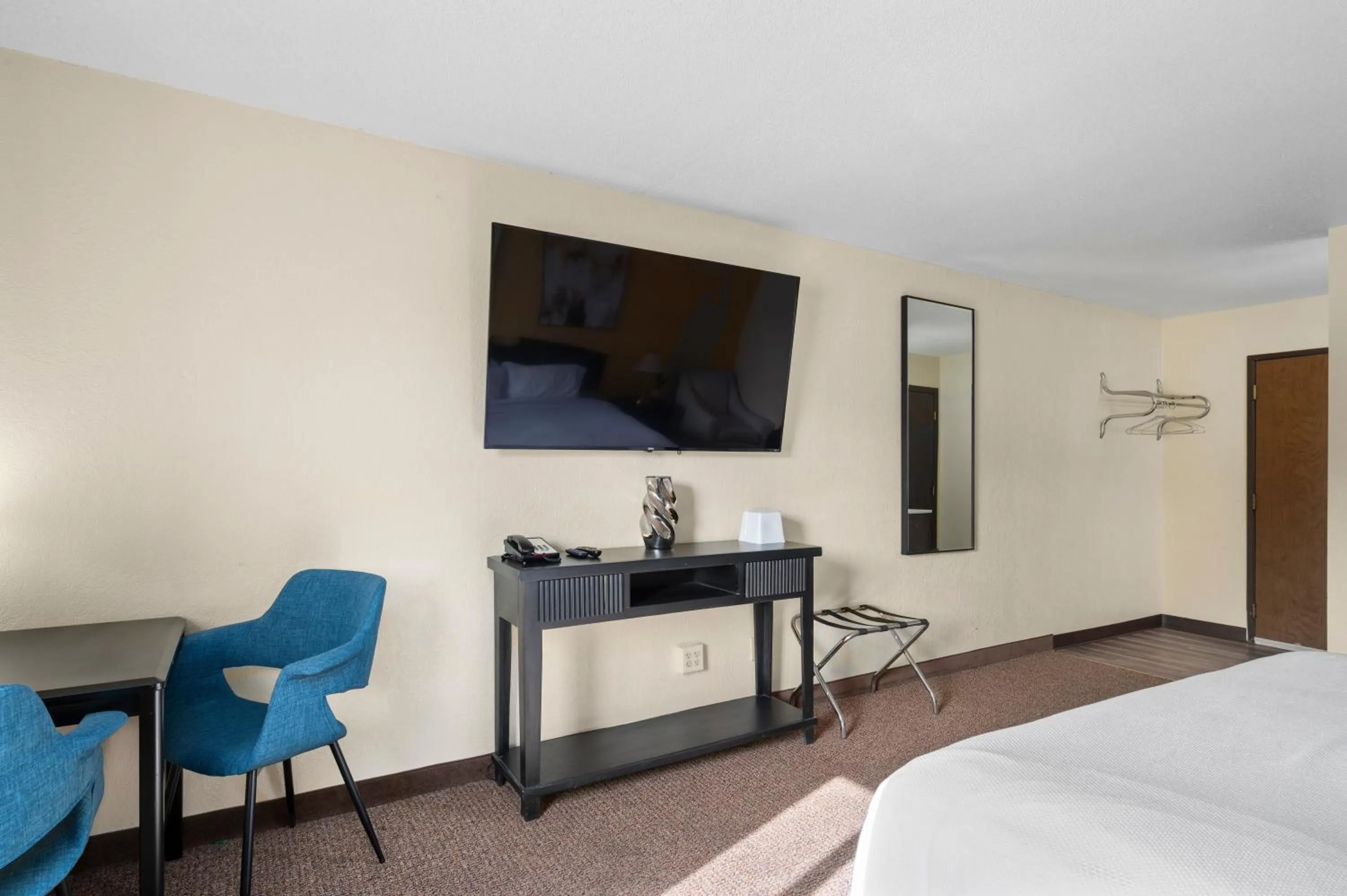 Photo of the whole room, Bed in StayInn Grand Forks