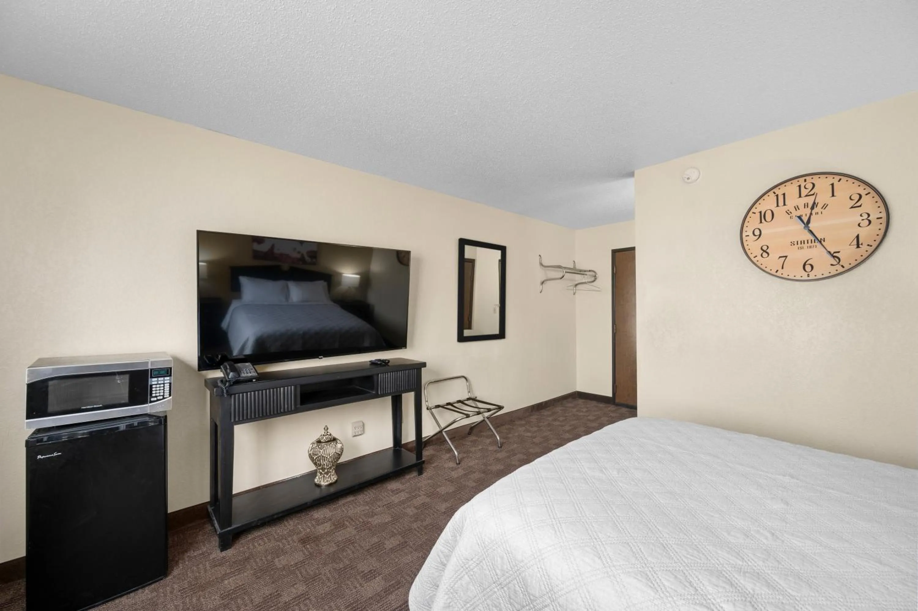 TV and multimedia, Bed in StayInn Grand Forks