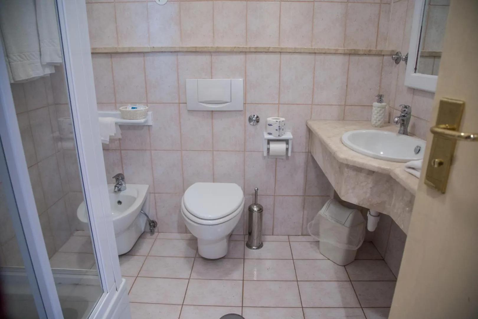 Bathroom in Assinos Palace Hotel