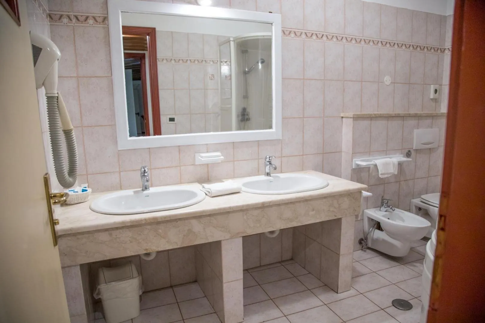 Bathroom in Assinos Palace Hotel