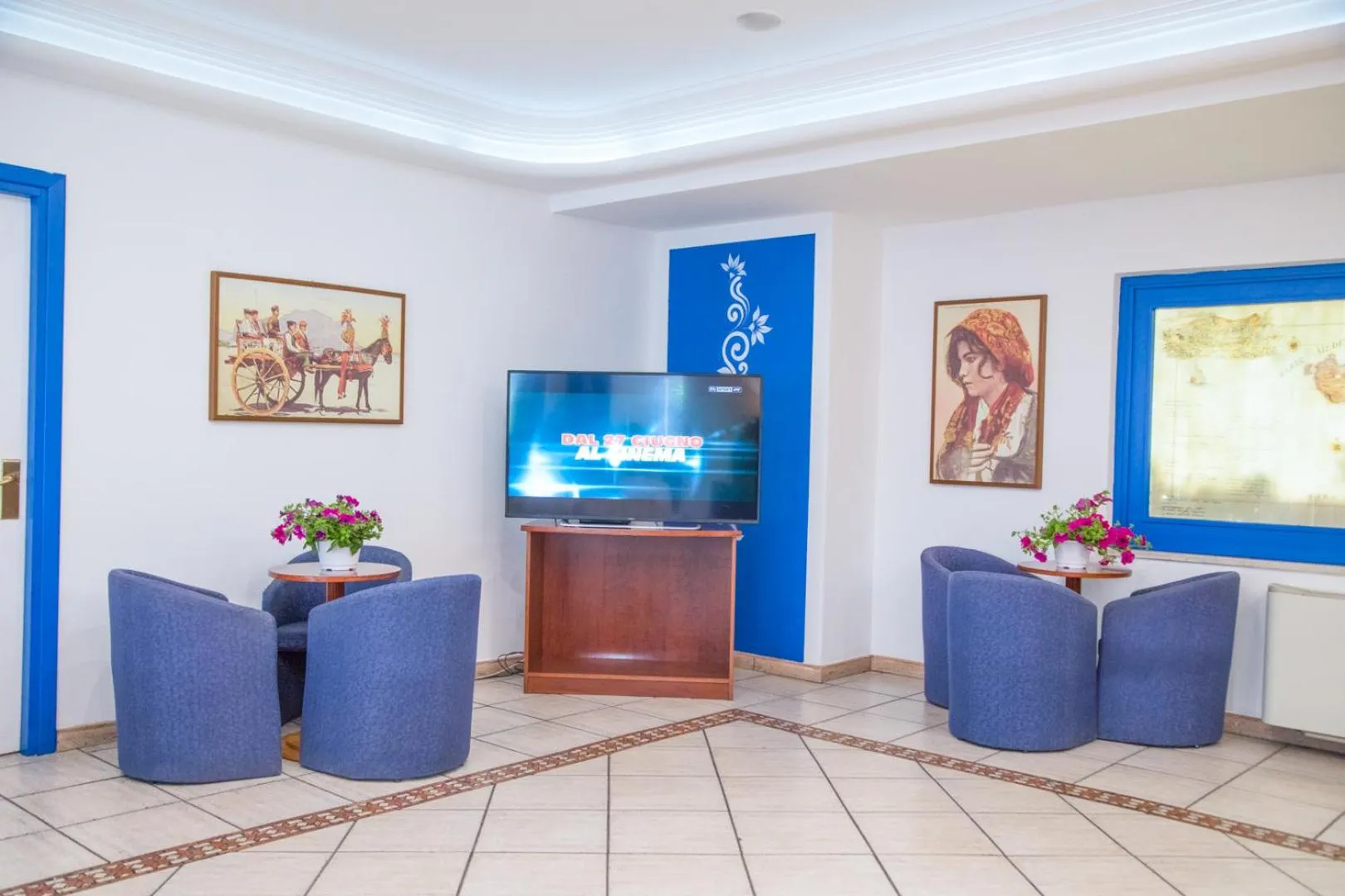 Communal lounge/ TV room in Assinos Palace Hotel