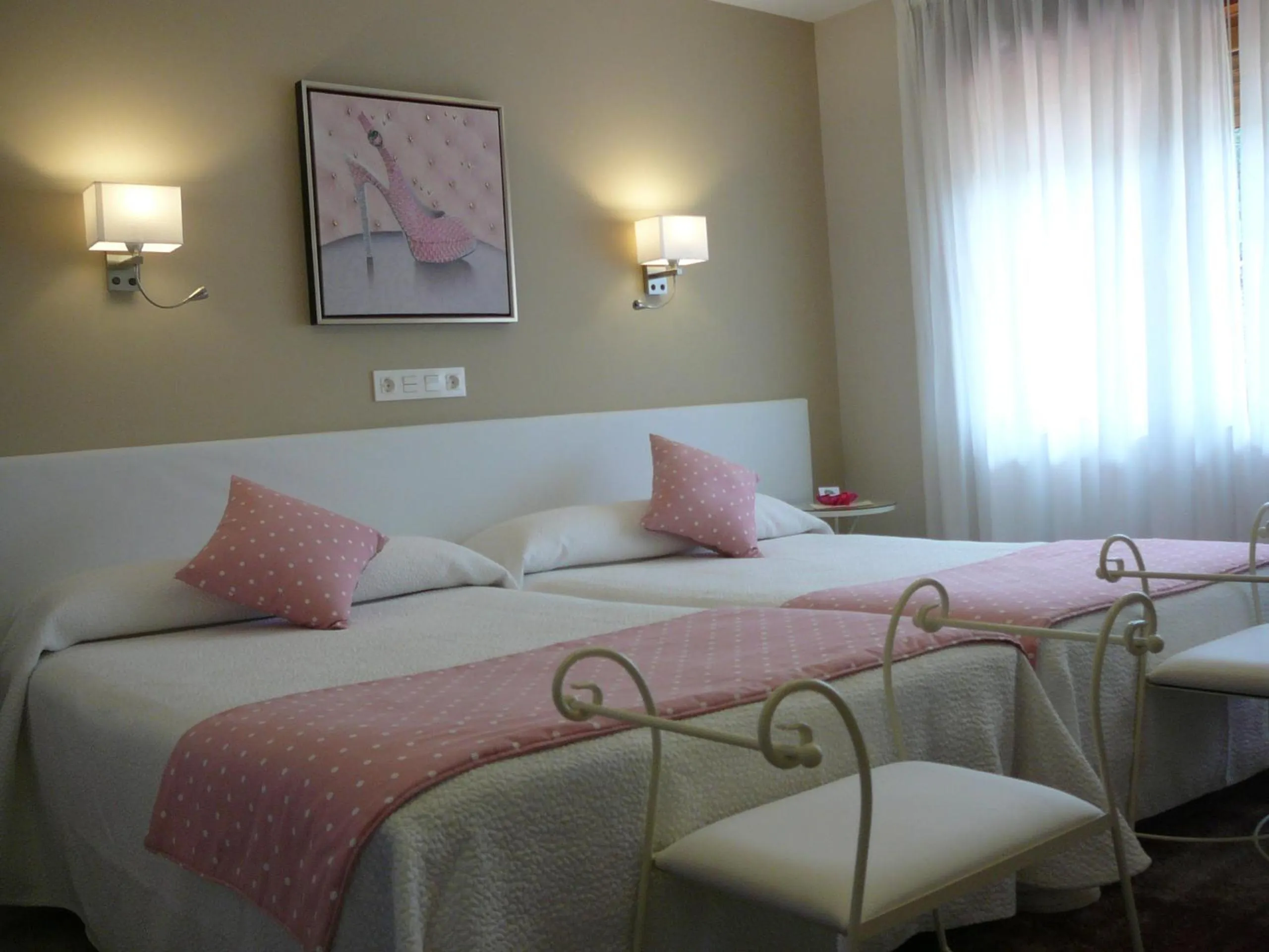 Photo of the whole room, Bed in Hotel el Pinar