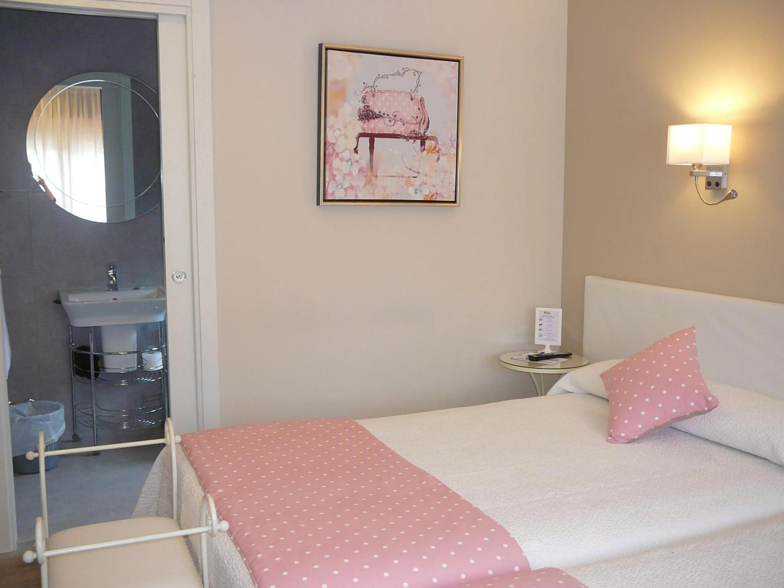 Photo of the whole room, Bed in Hotel el Pinar