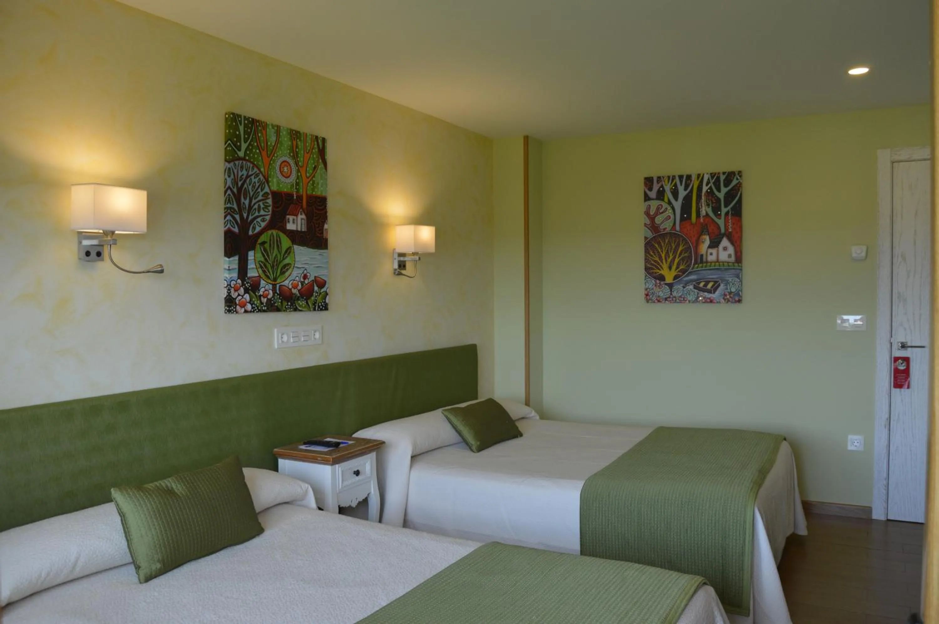 Photo of the whole room, Bed in Hotel el Pinar