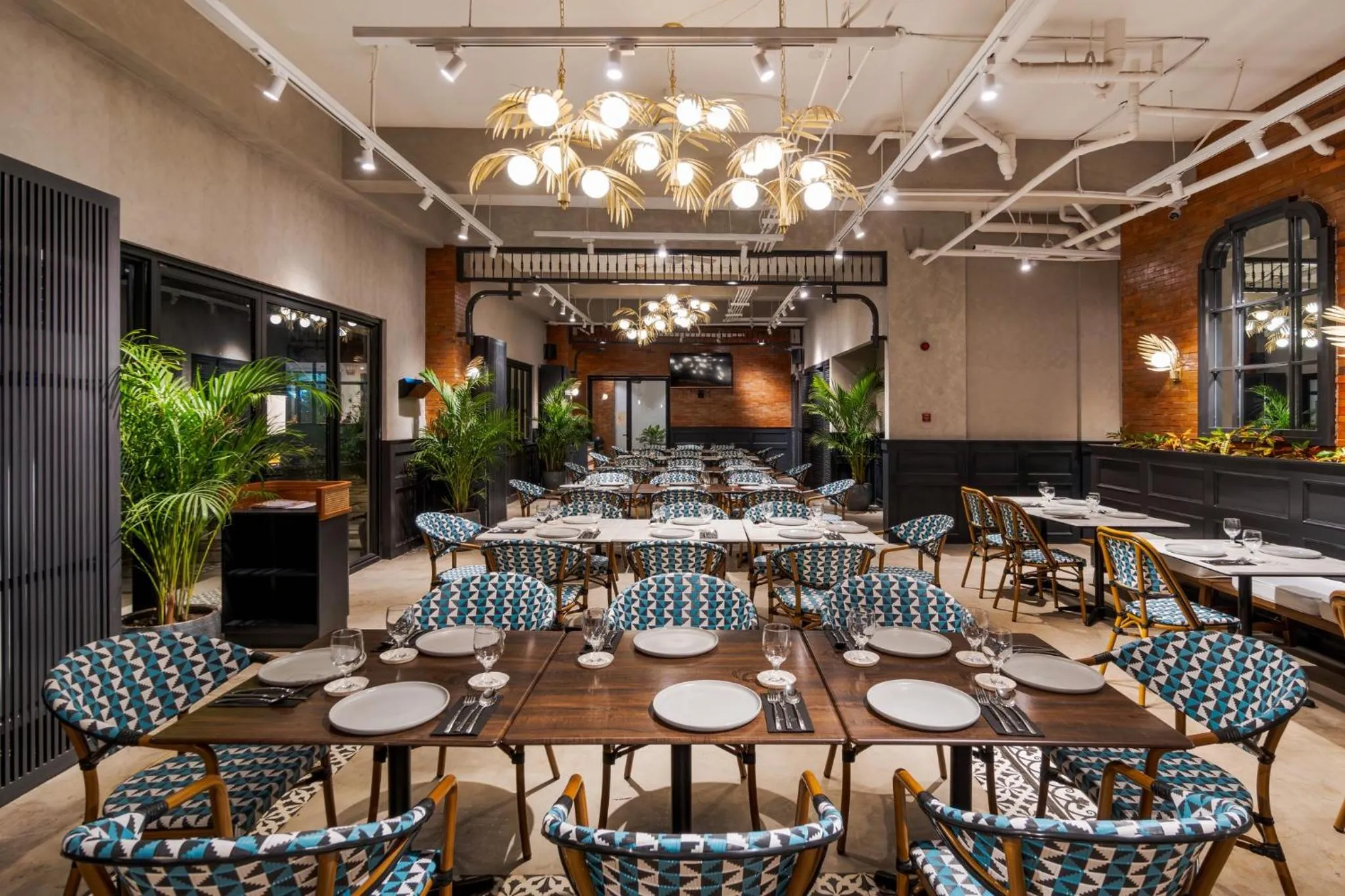 Restaurant/places to eat in Bayandati Resort