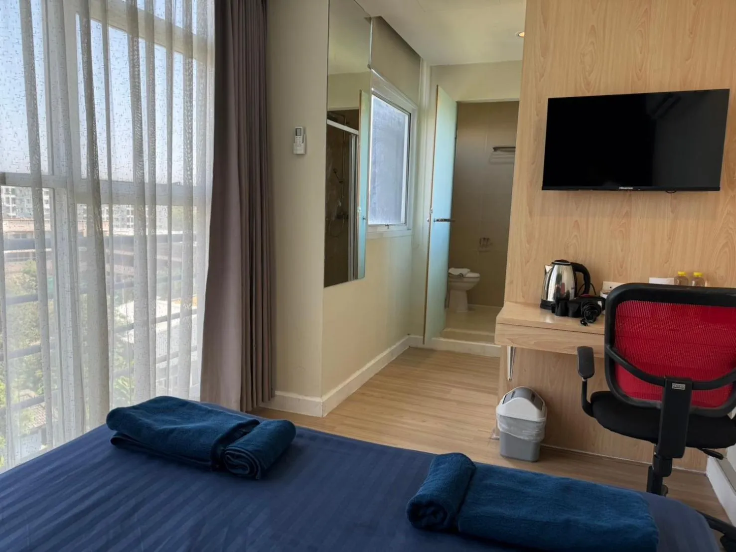 Photo of the whole room, Bed in GP House Express Sukhumvit 81