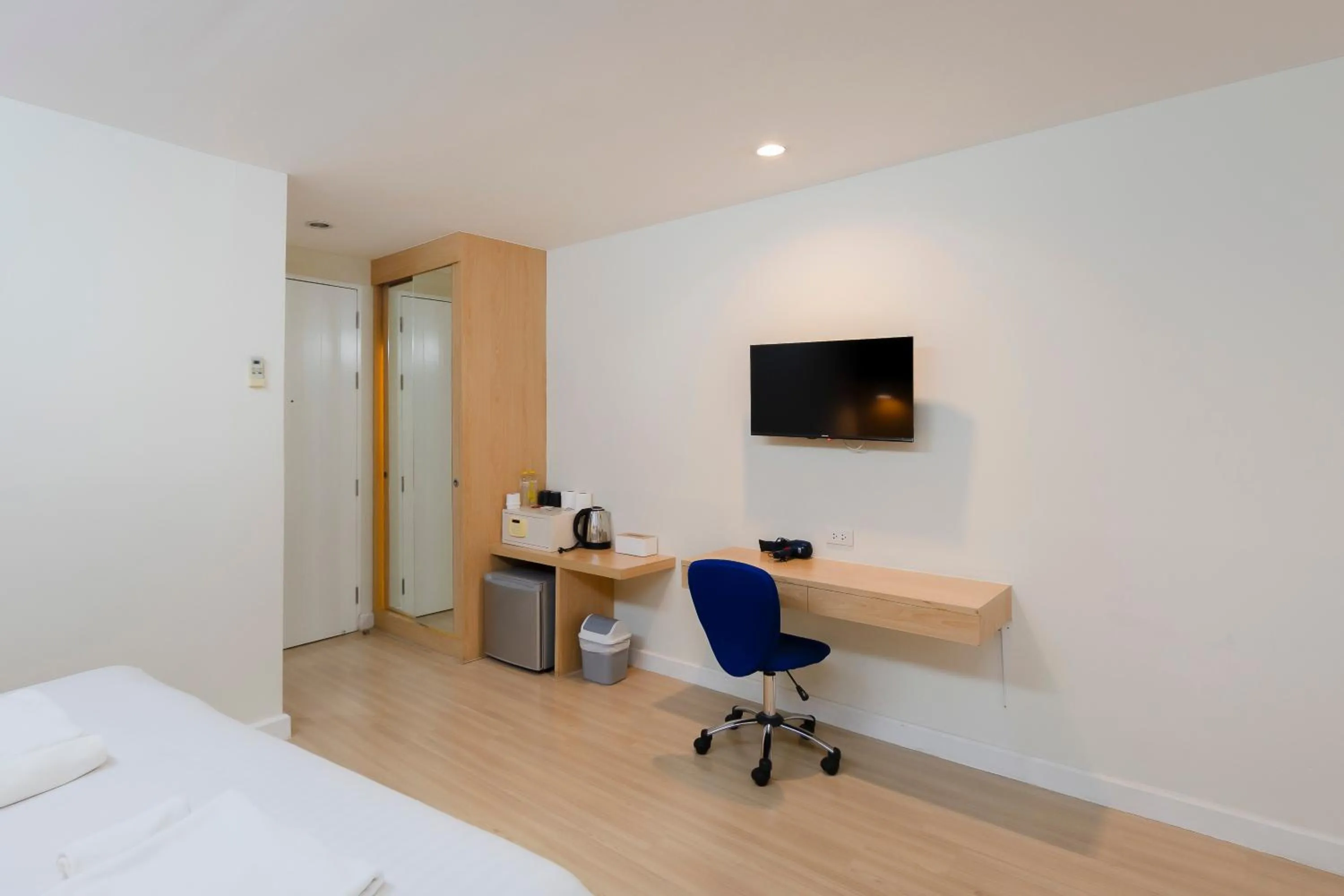 TV and multimedia, Bed in GP House Express Sukhumvit 81