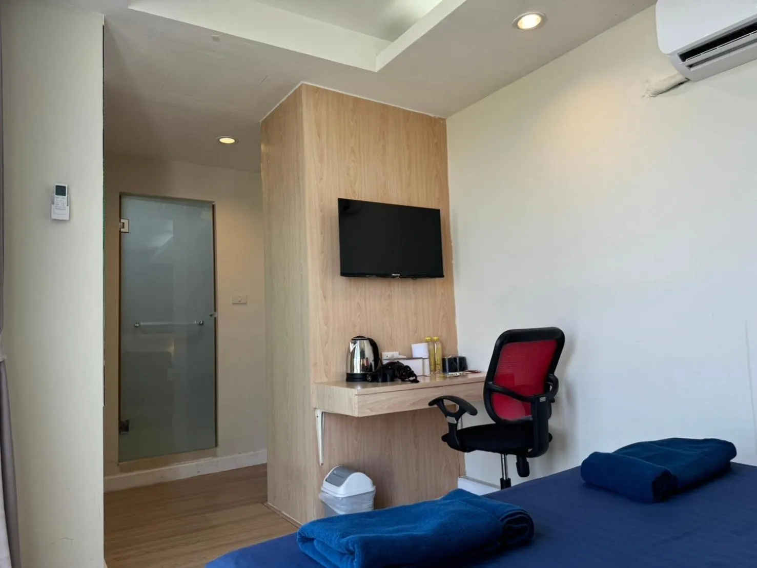 TV and multimedia, Bed in GP House Express Sukhumvit 81