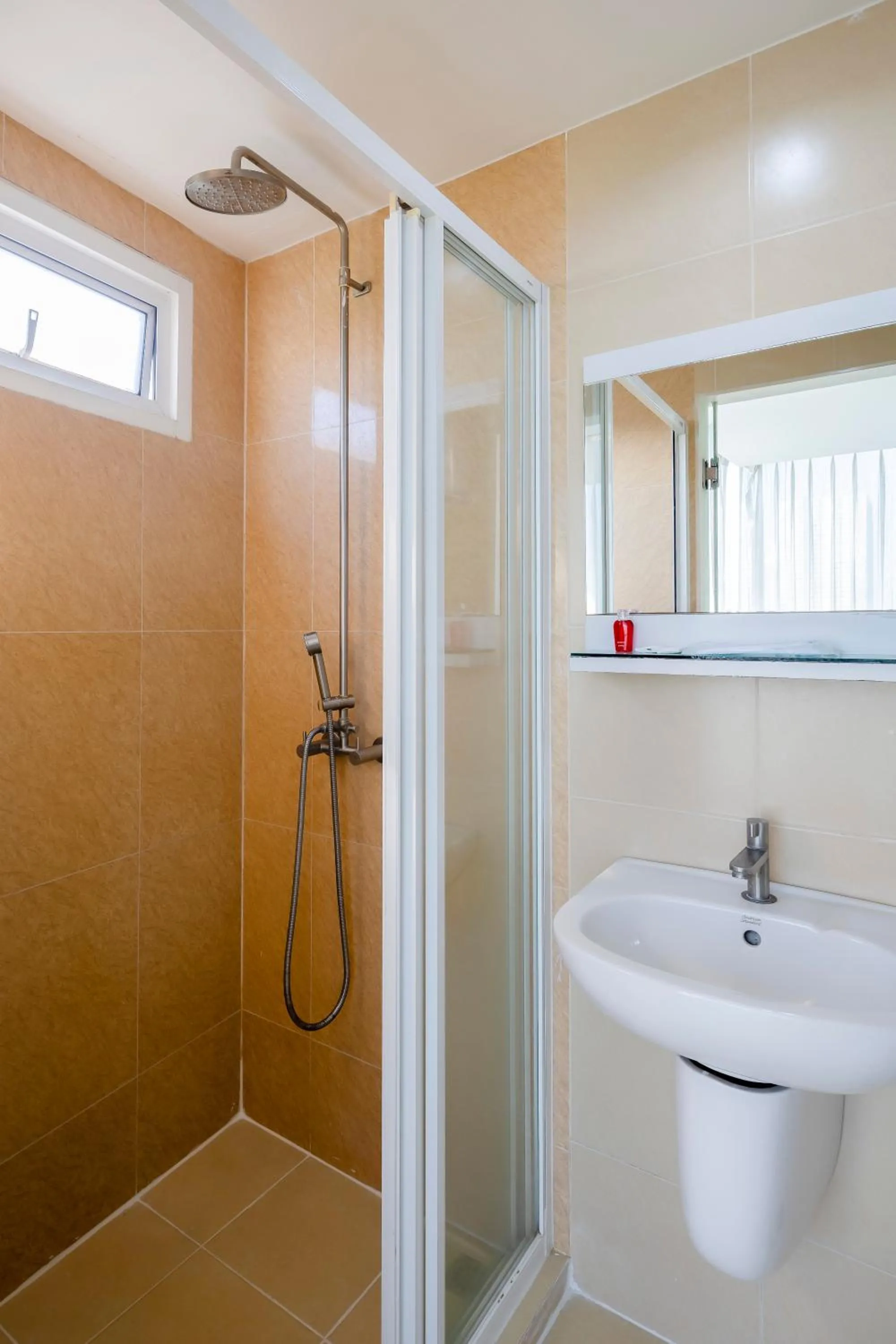 Shower in GP House Express Sukhumvit 81