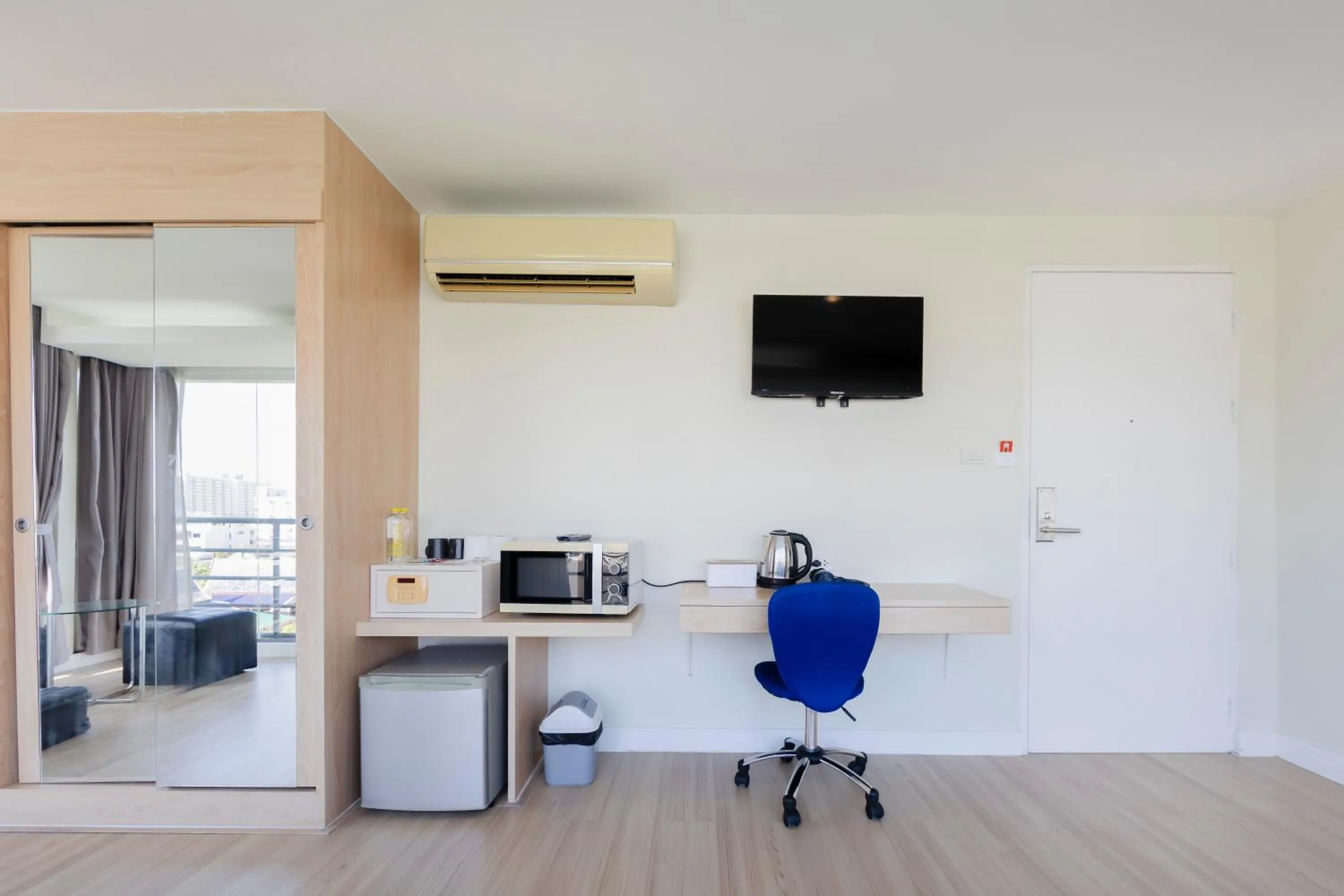 microwave in GP House Express Sukhumvit 81