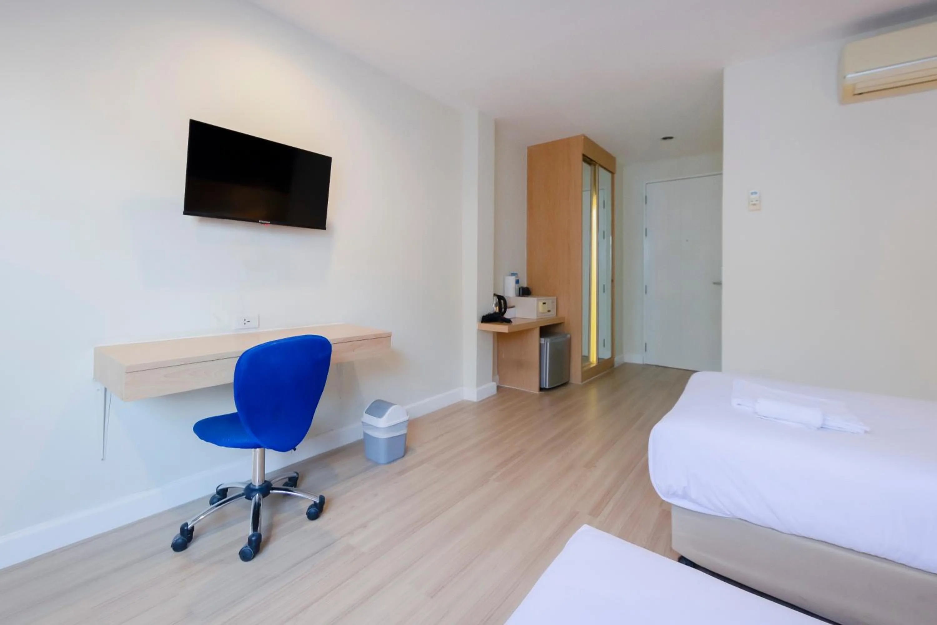 Living room, Bed in GP House Express Sukhumvit 81