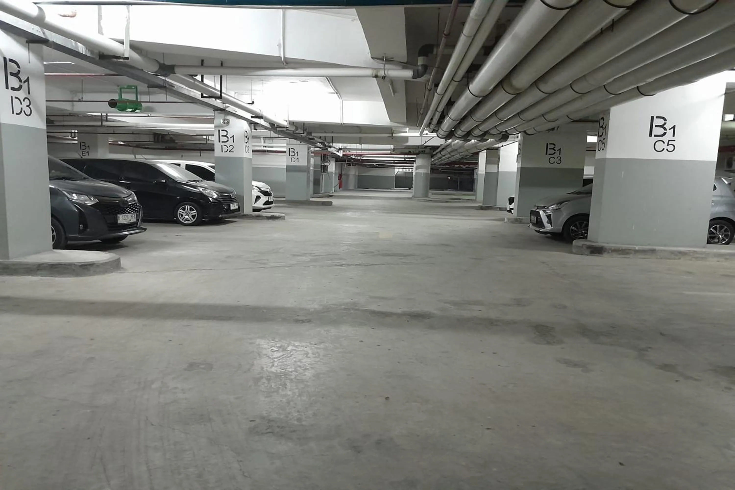 Parking in Majestic Point Serpong by Nature