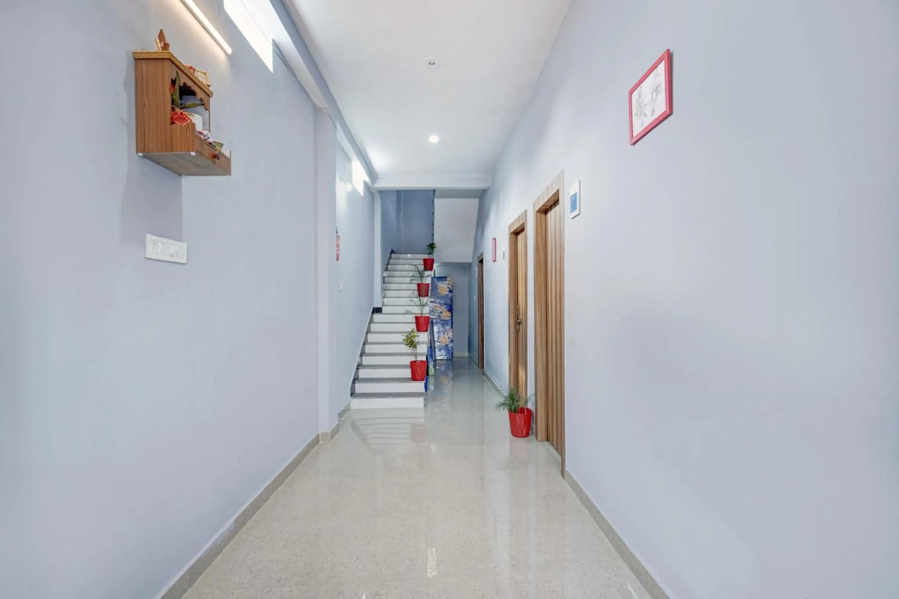 Lobby or reception in HOTEL O ROYAL GUEST HOUSE